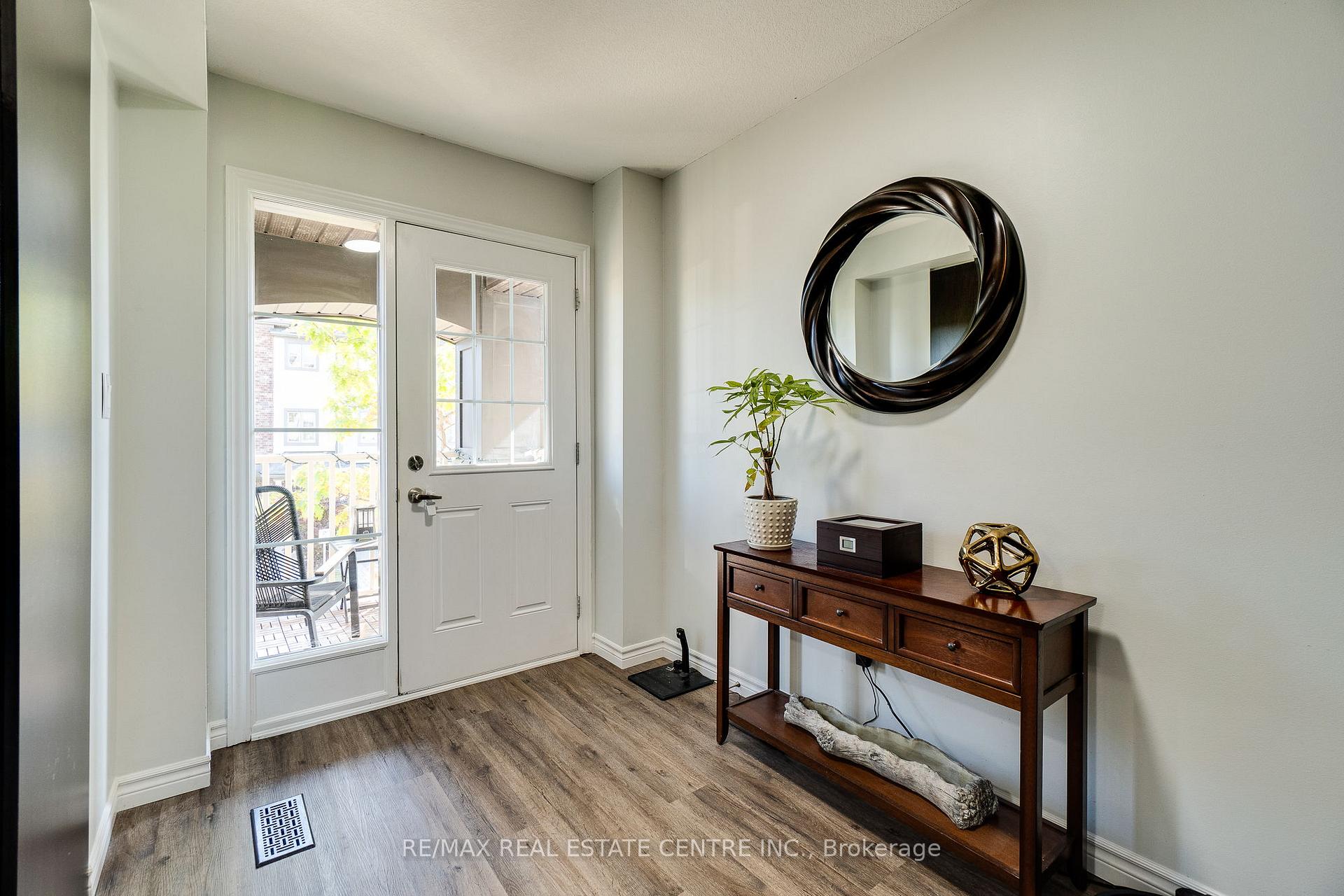 Photo 5 of Unit 25, 701 Homer Watson Boulevard, Kitchener, Country Hills East — HOMEH