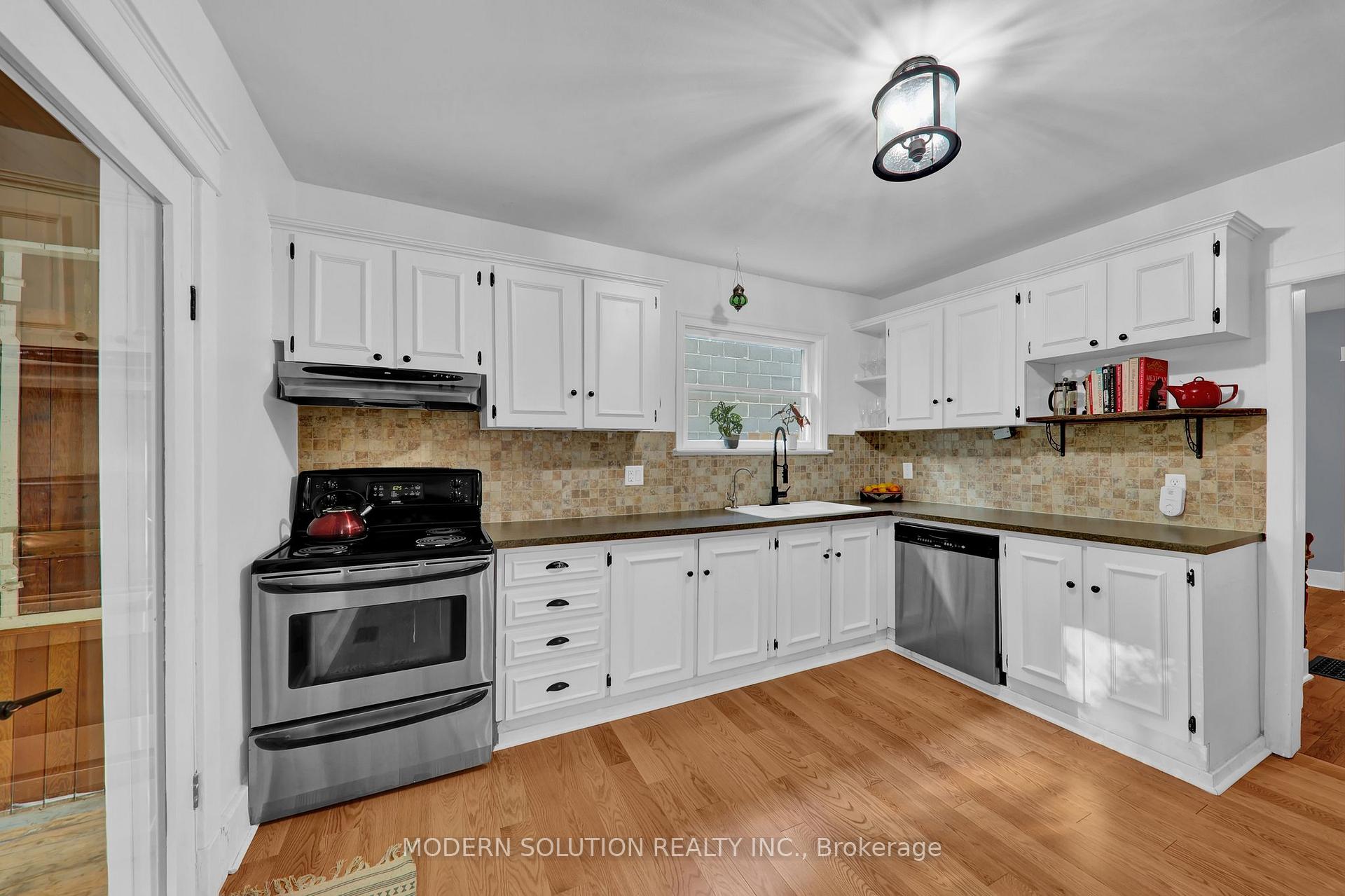 Photo 8 of 381 Main Street, King, Schomberg — HOMEH