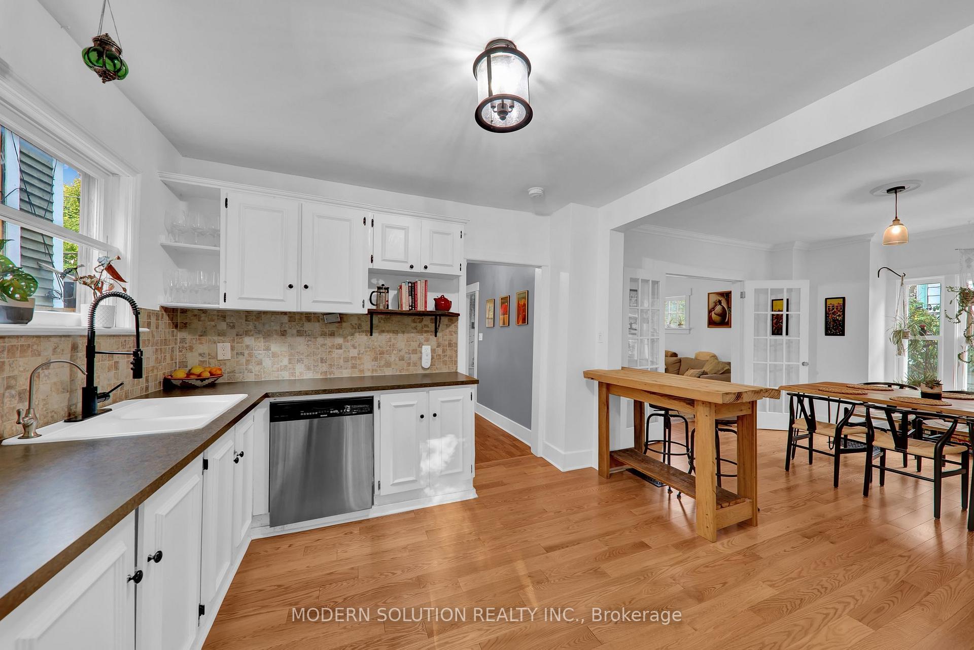 Photo 10 of 381 Main Street, King, Schomberg — HOMEH
