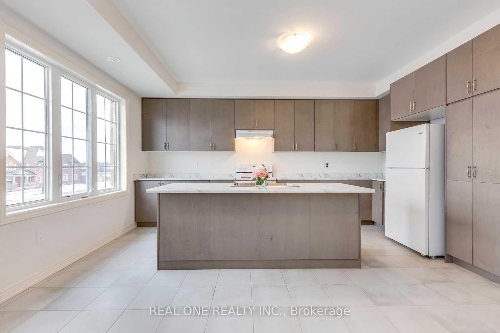 Photo 7 of 103 Burke Street, Hamilton, Waterdown — HOMEH