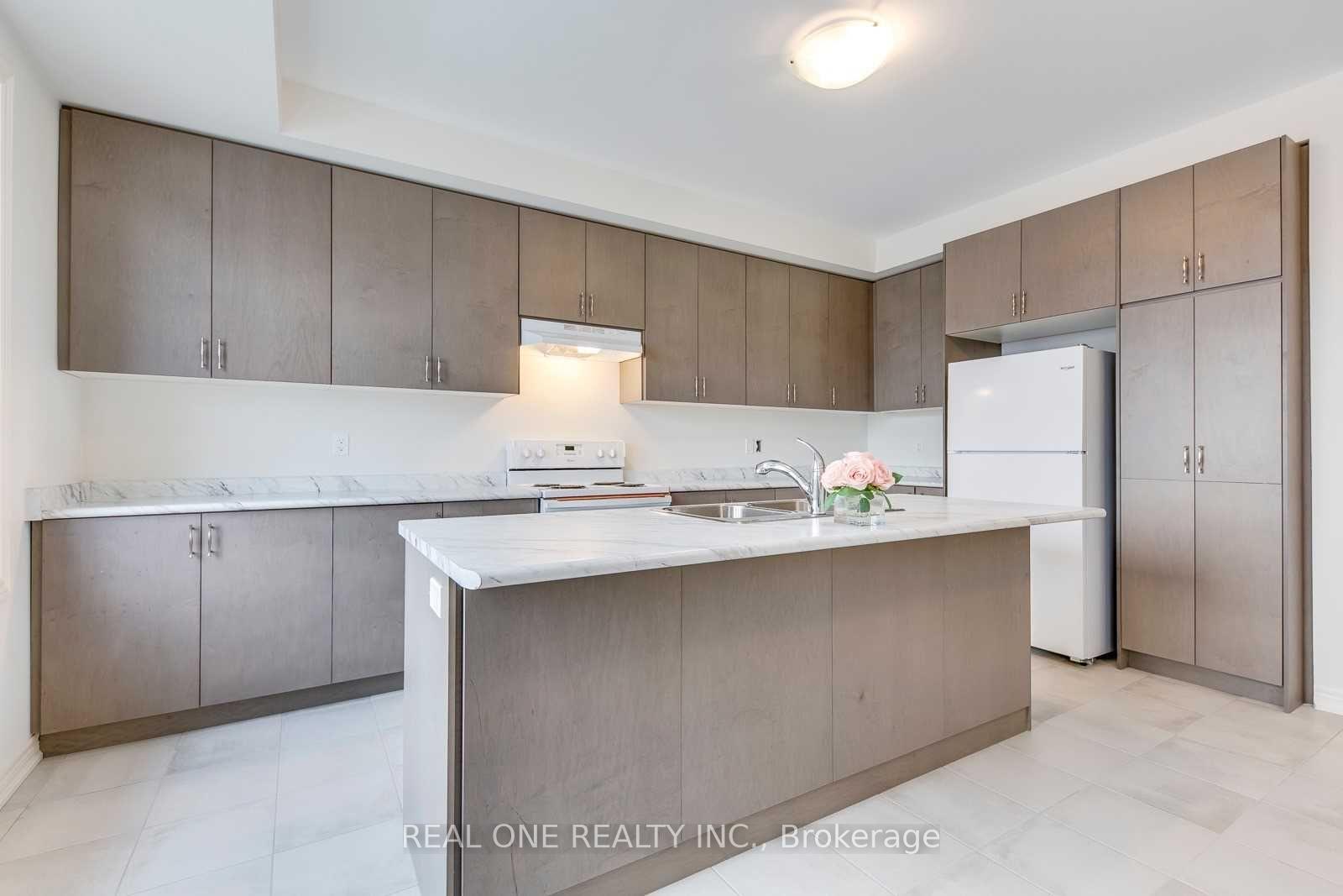 Photo 11 of 103 Burke Street, Hamilton, Waterdown — HOMEH