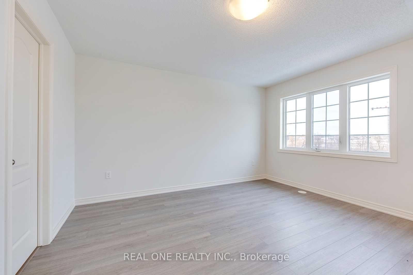 Photo 14 of 103 Burke Street, Hamilton, Waterdown — HOMEH
