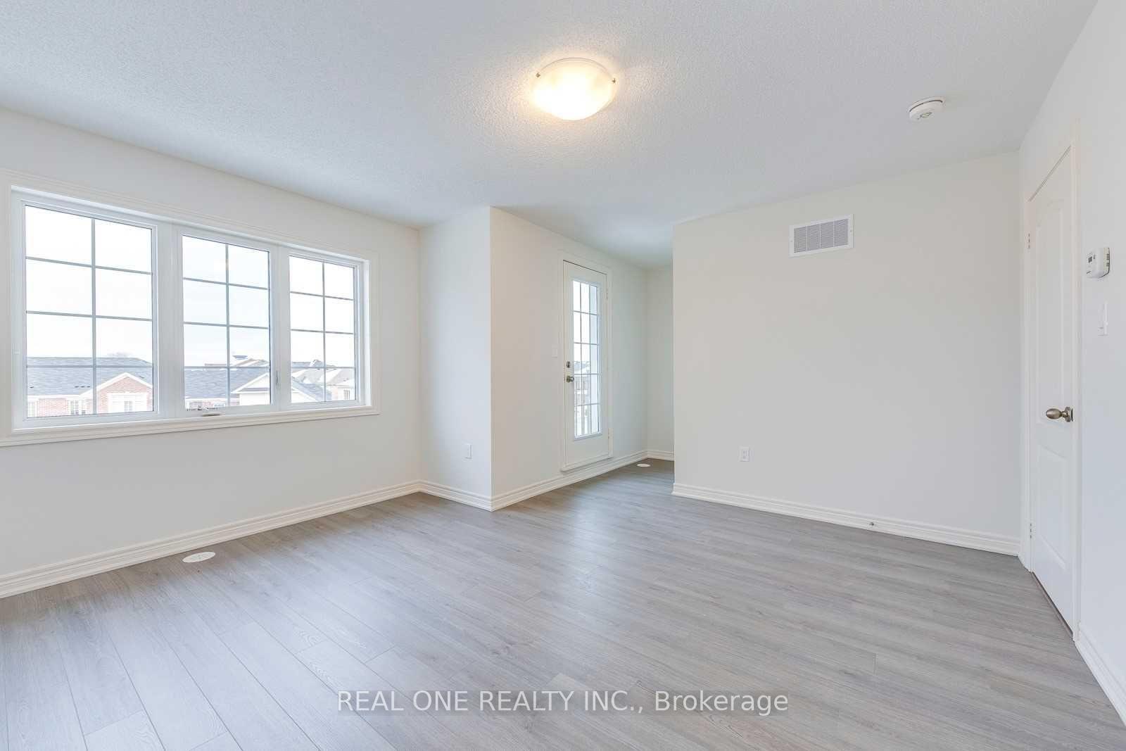 Photo 15 of 103 Burke Street, Hamilton, Waterdown — HOMEH