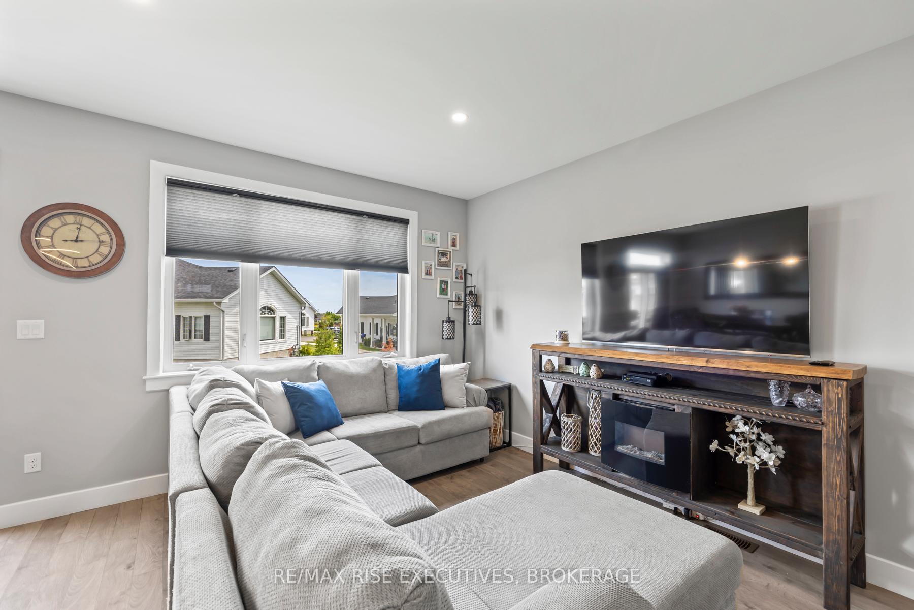 Photo 20 of 199 Pratt Drive, Loyalist, Amherstview — HOMEH