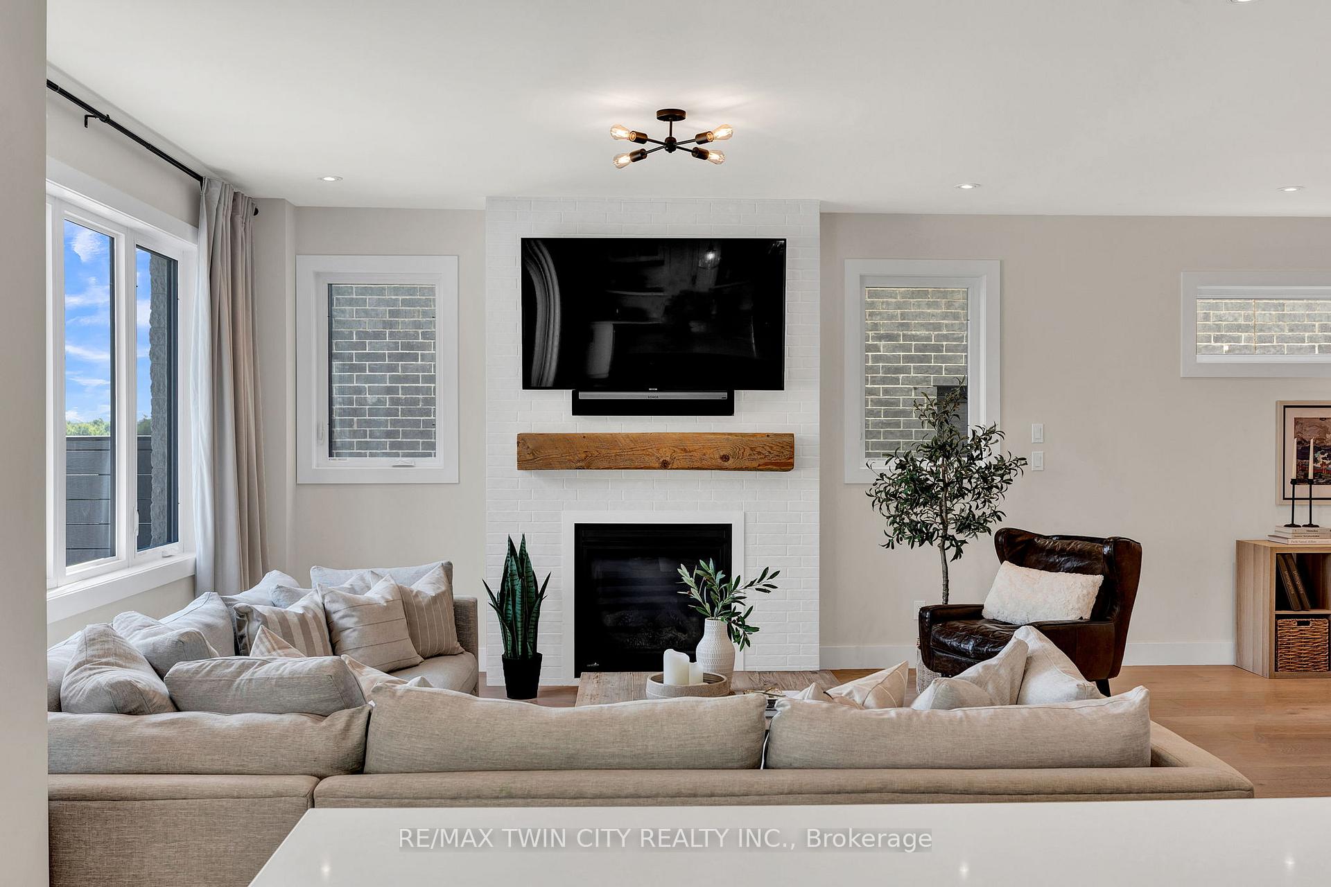 Photo 10 of 78 Ridgemount Street, Kitchener — HOMEH