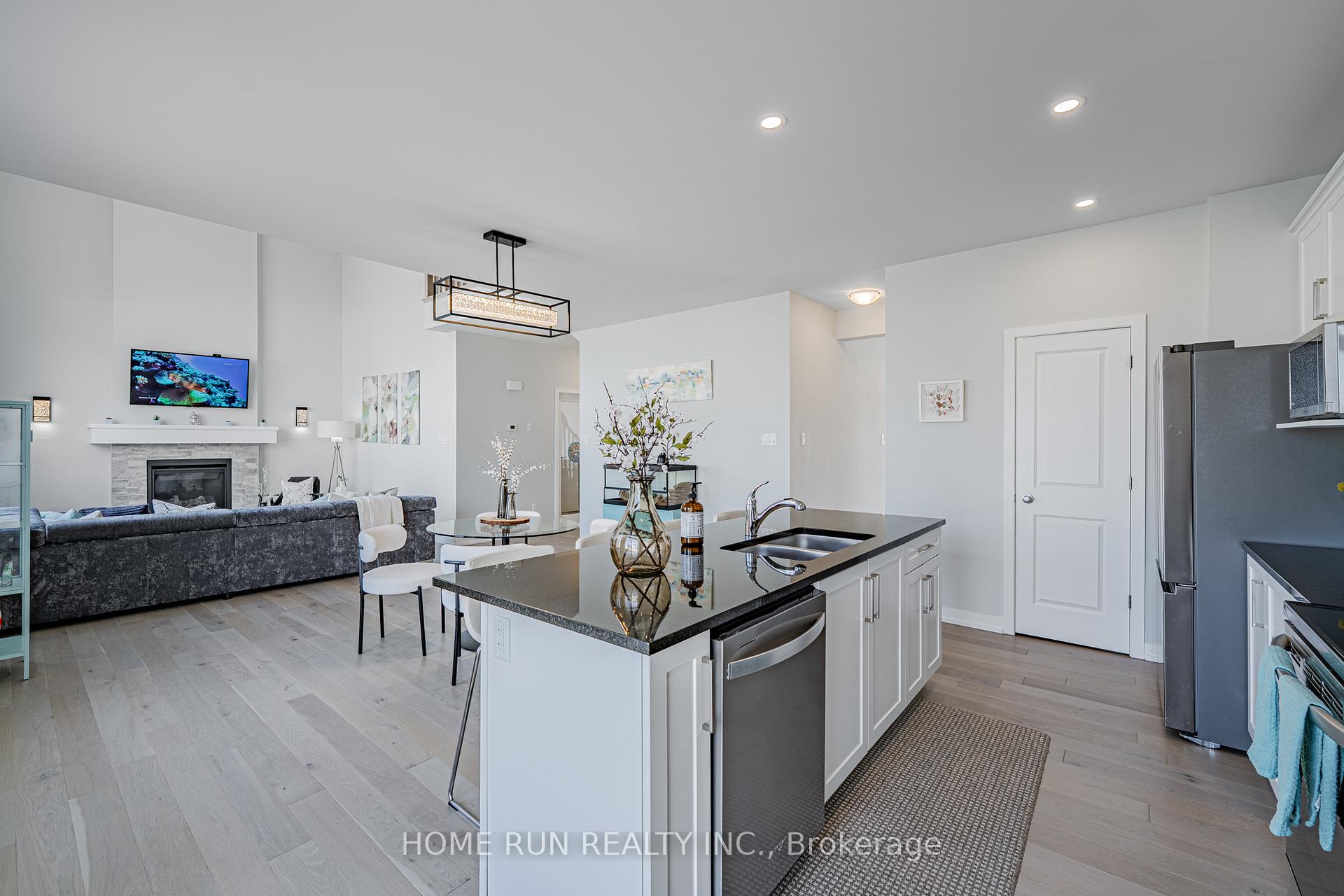 Photo 13 of 408 Gidran Circle, Ottawa, Kanata - Emerald Meadows/Trailwest — HOMEH