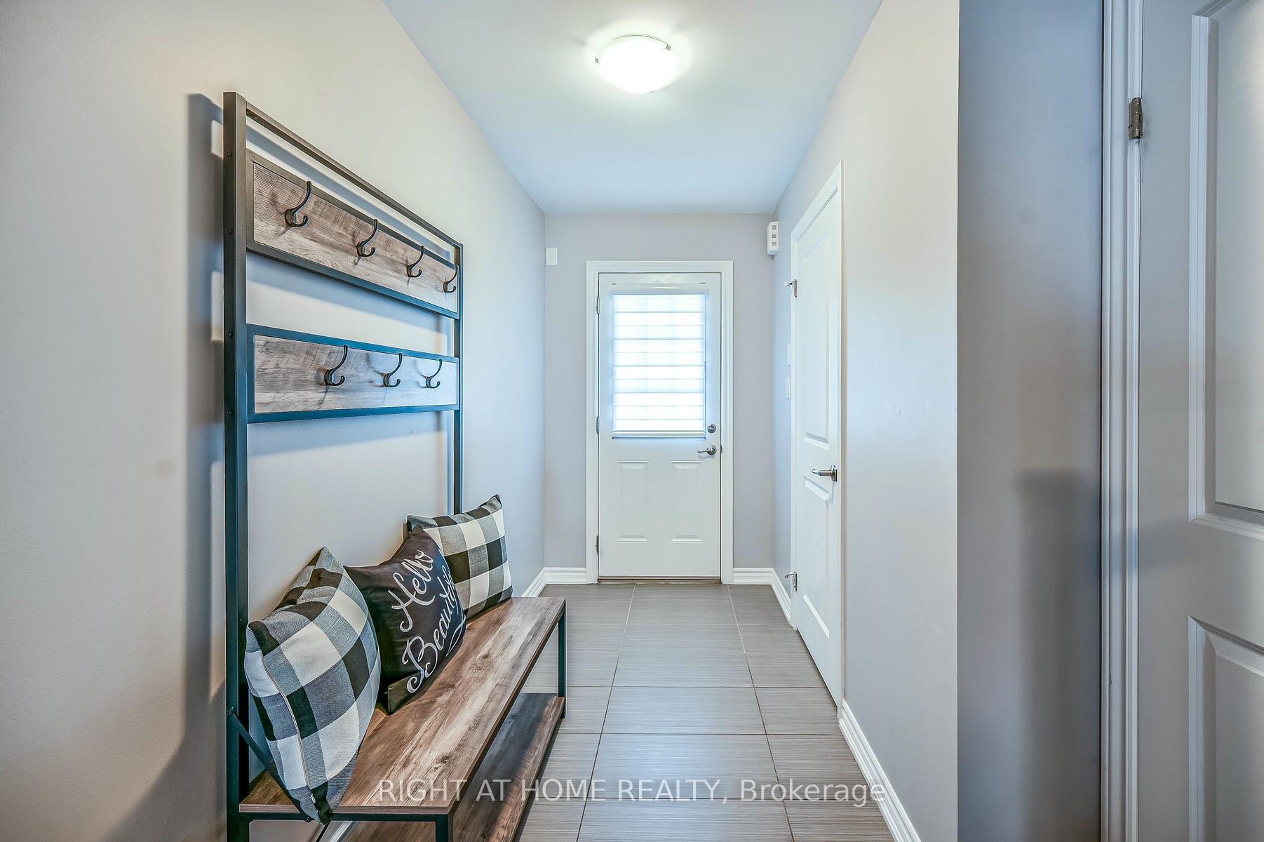 Photo 3 of 95 Penny Lane, Hamilton, Stoney Creek Mountain — HOMEH