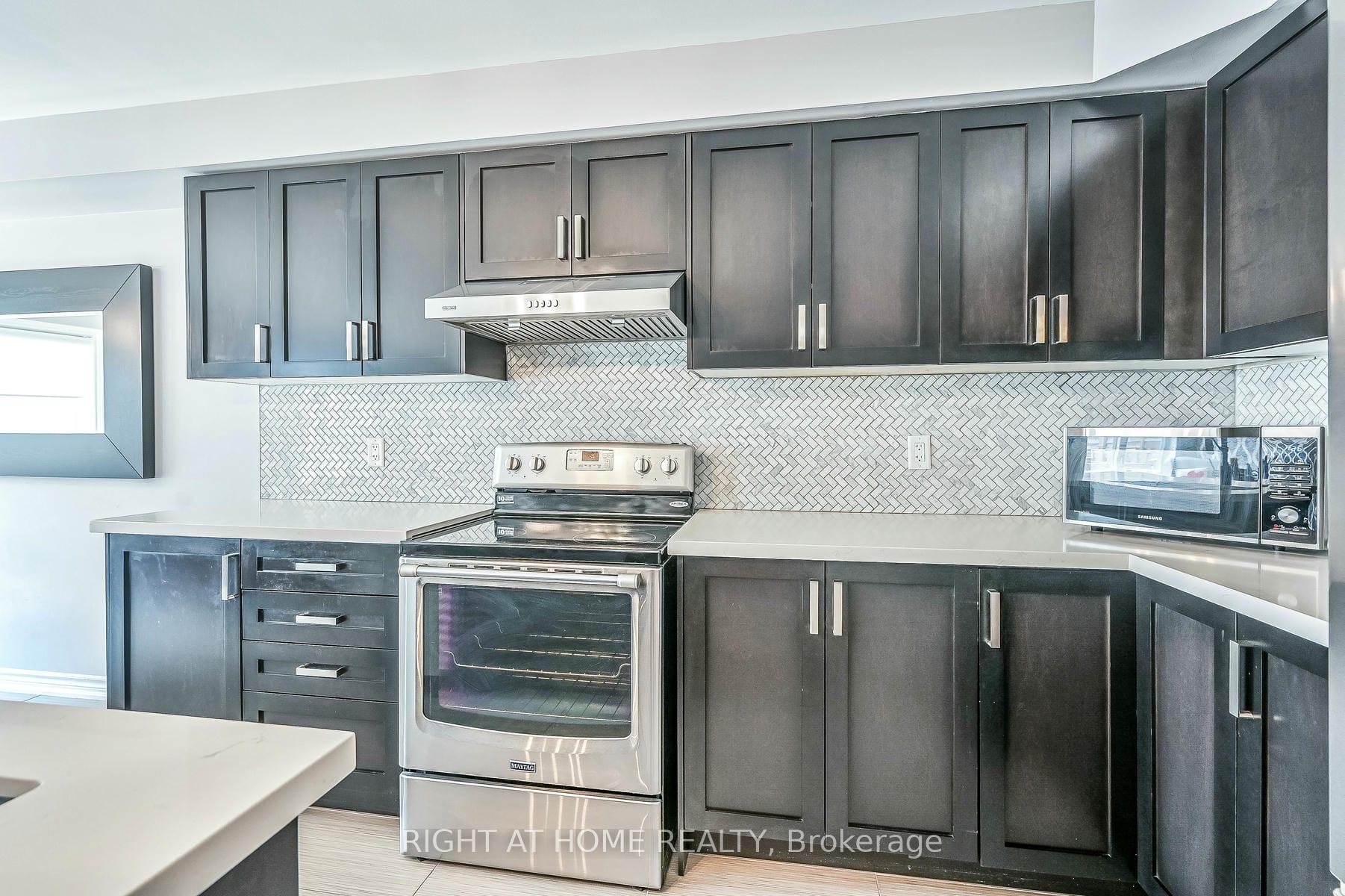 Photo 10 of 95 Penny Lane, Hamilton, Stoney Creek Mountain — HOMEH