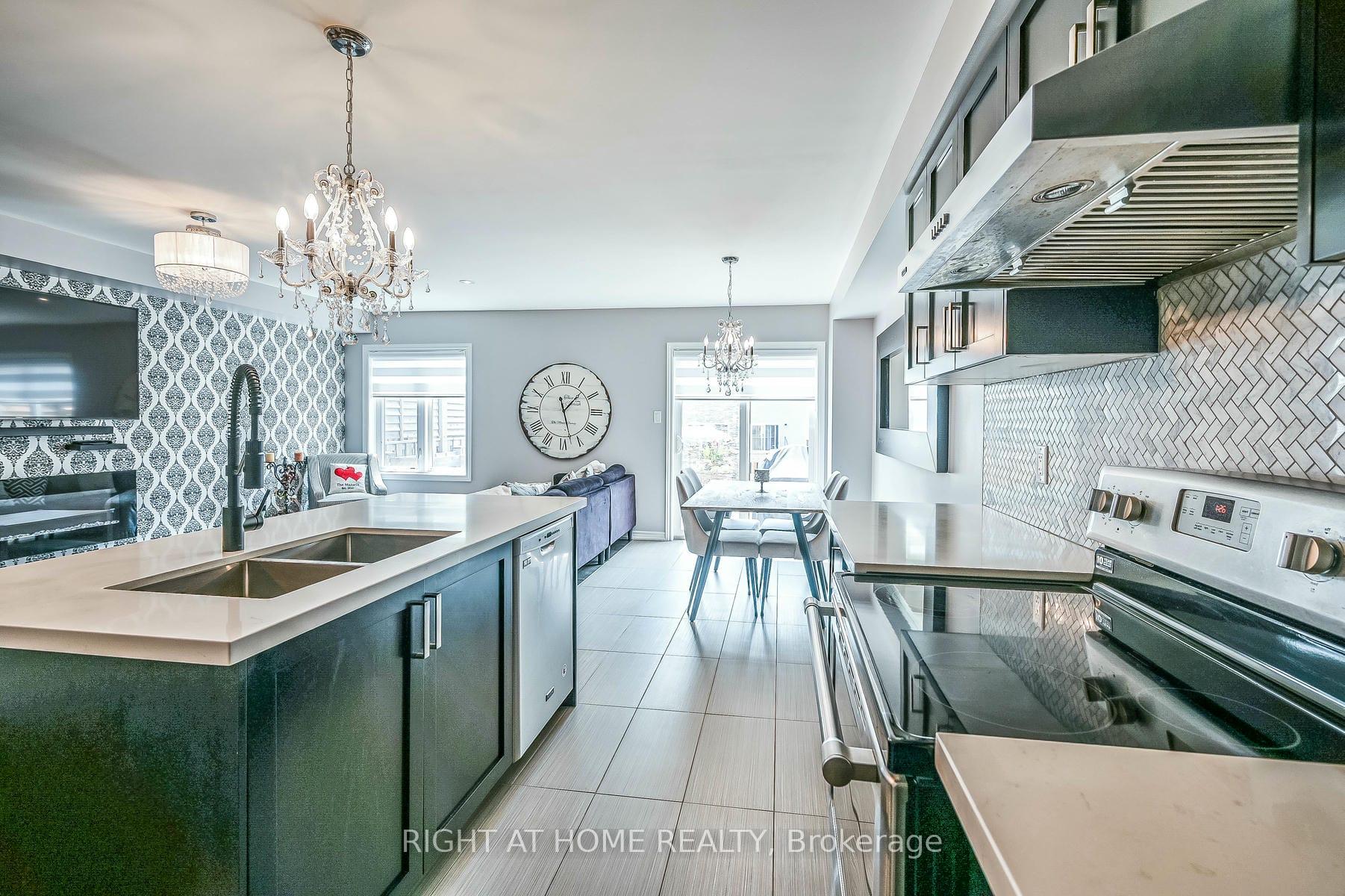 Photo 11 of 95 Penny Lane, Hamilton, Stoney Creek Mountain — HOMEH