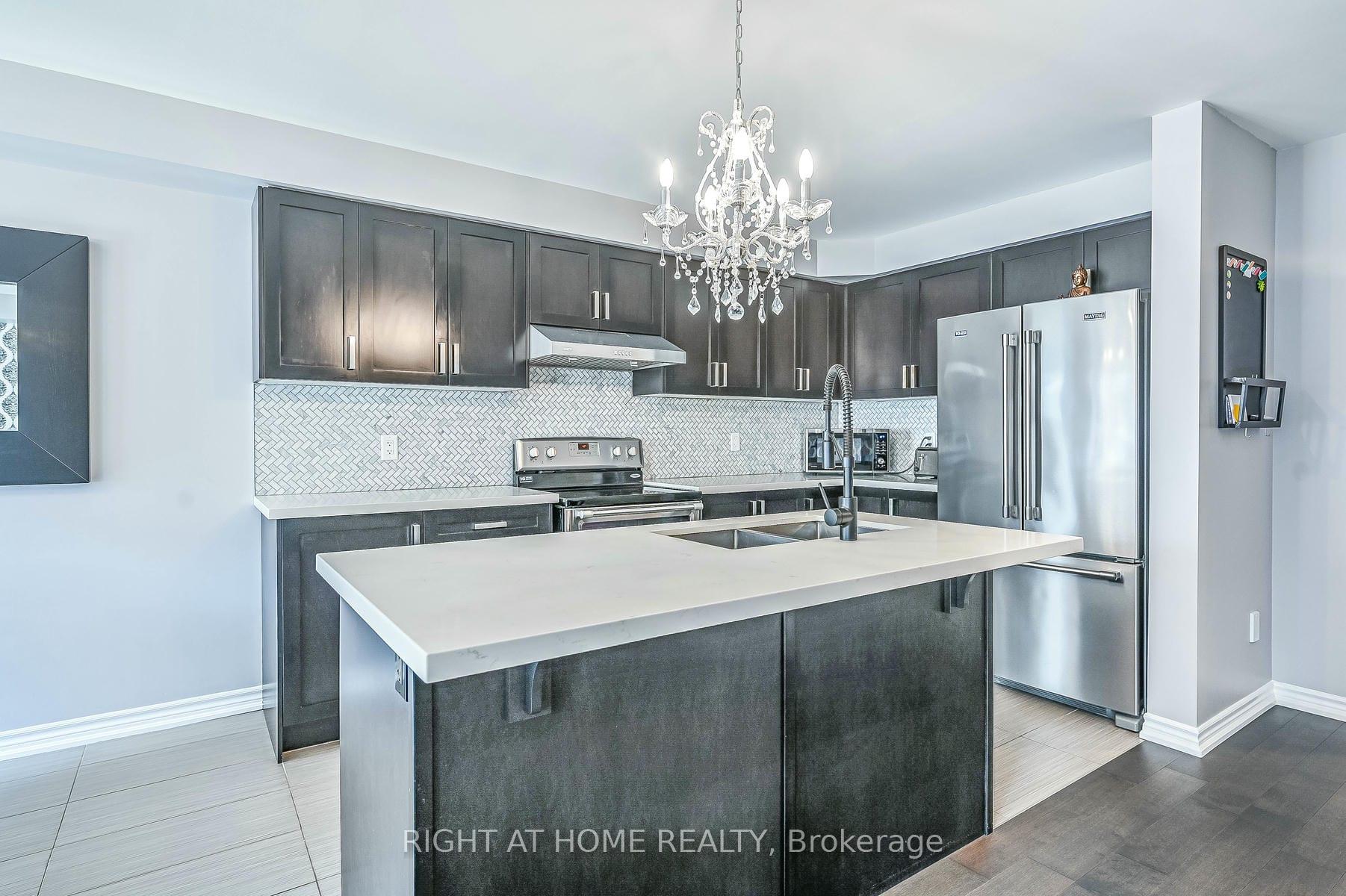Photo 15 of 95 Penny Lane, Hamilton, Stoney Creek Mountain — HOMEH