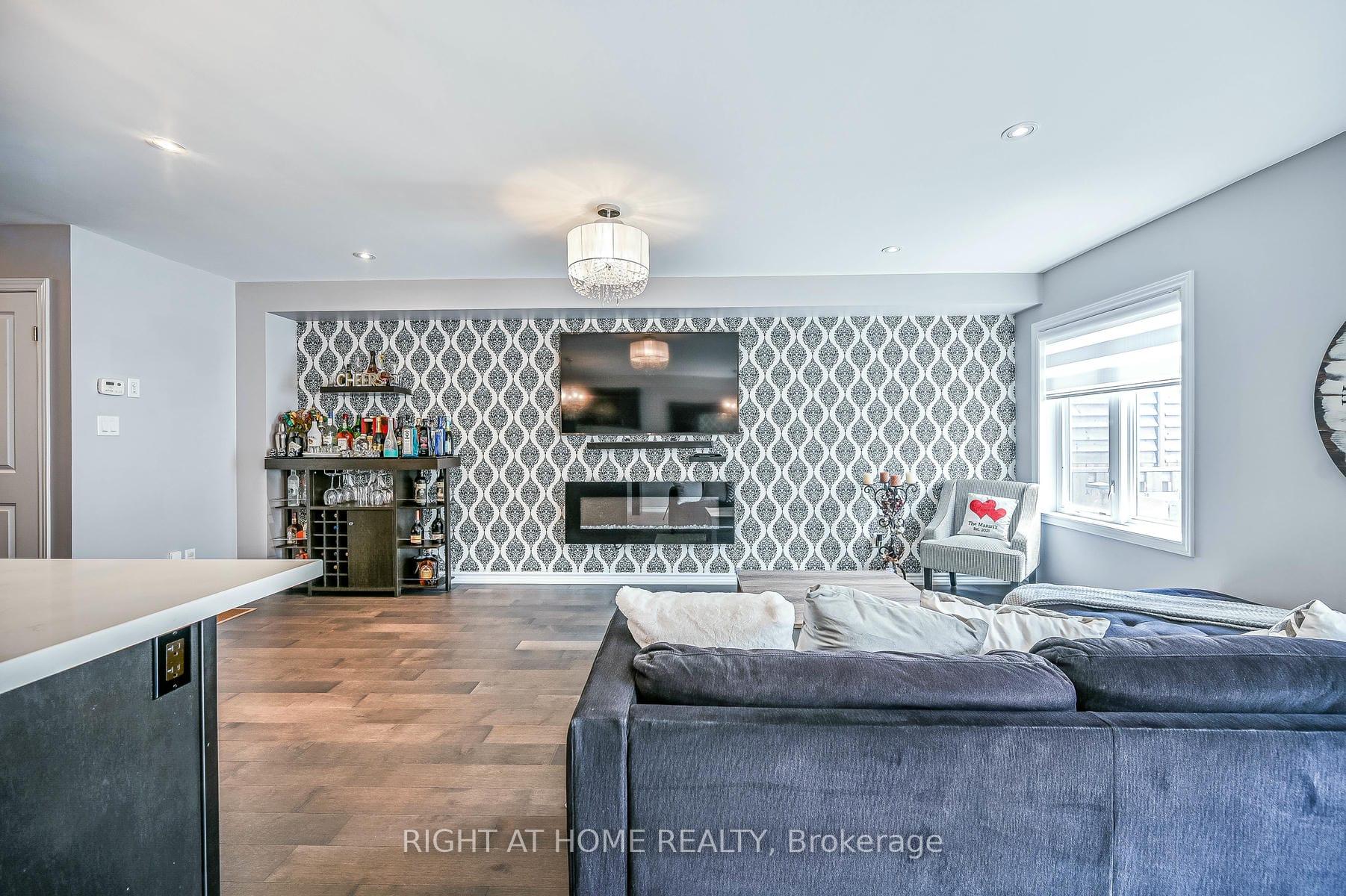 Photo 18 of 95 Penny Lane, Hamilton, Stoney Creek Mountain — HOMEH