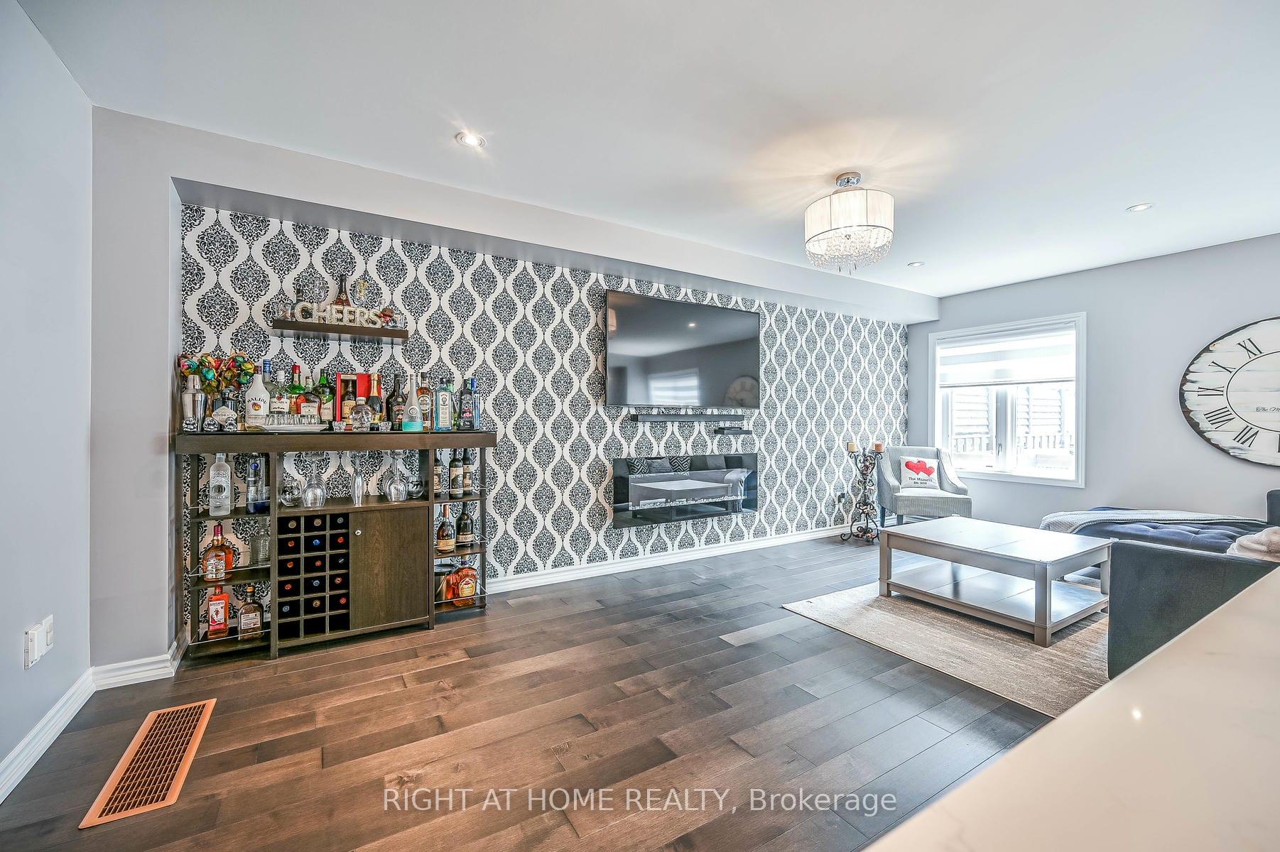 Photo 23 of 95 Penny Lane, Hamilton, Stoney Creek Mountain — HOMEH