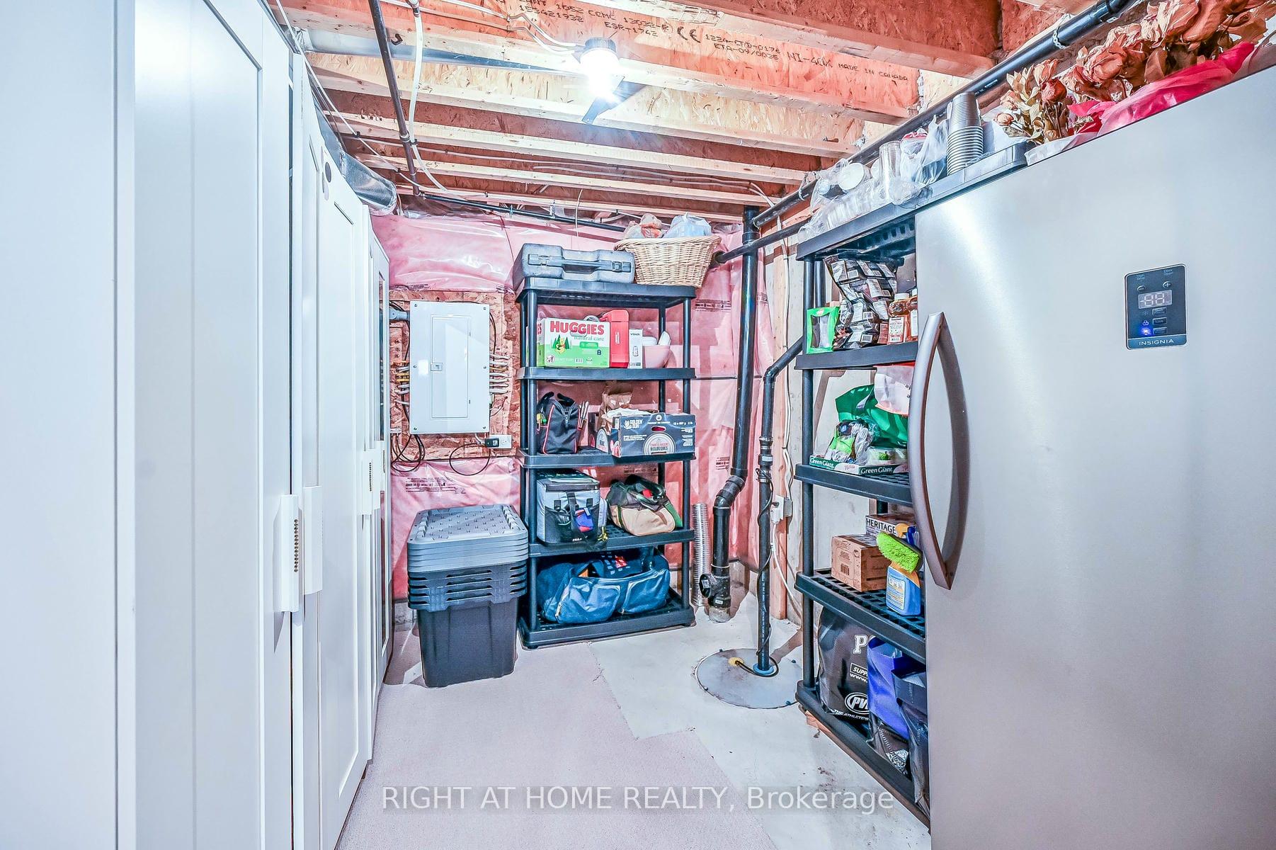 Photo 39 of 95 Penny Lane, Hamilton, Stoney Creek Mountain — HOMEH
