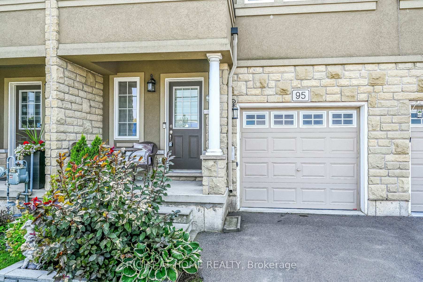 Photo 41 of 95 Penny Lane, Hamilton, Stoney Creek Mountain — HOMEH