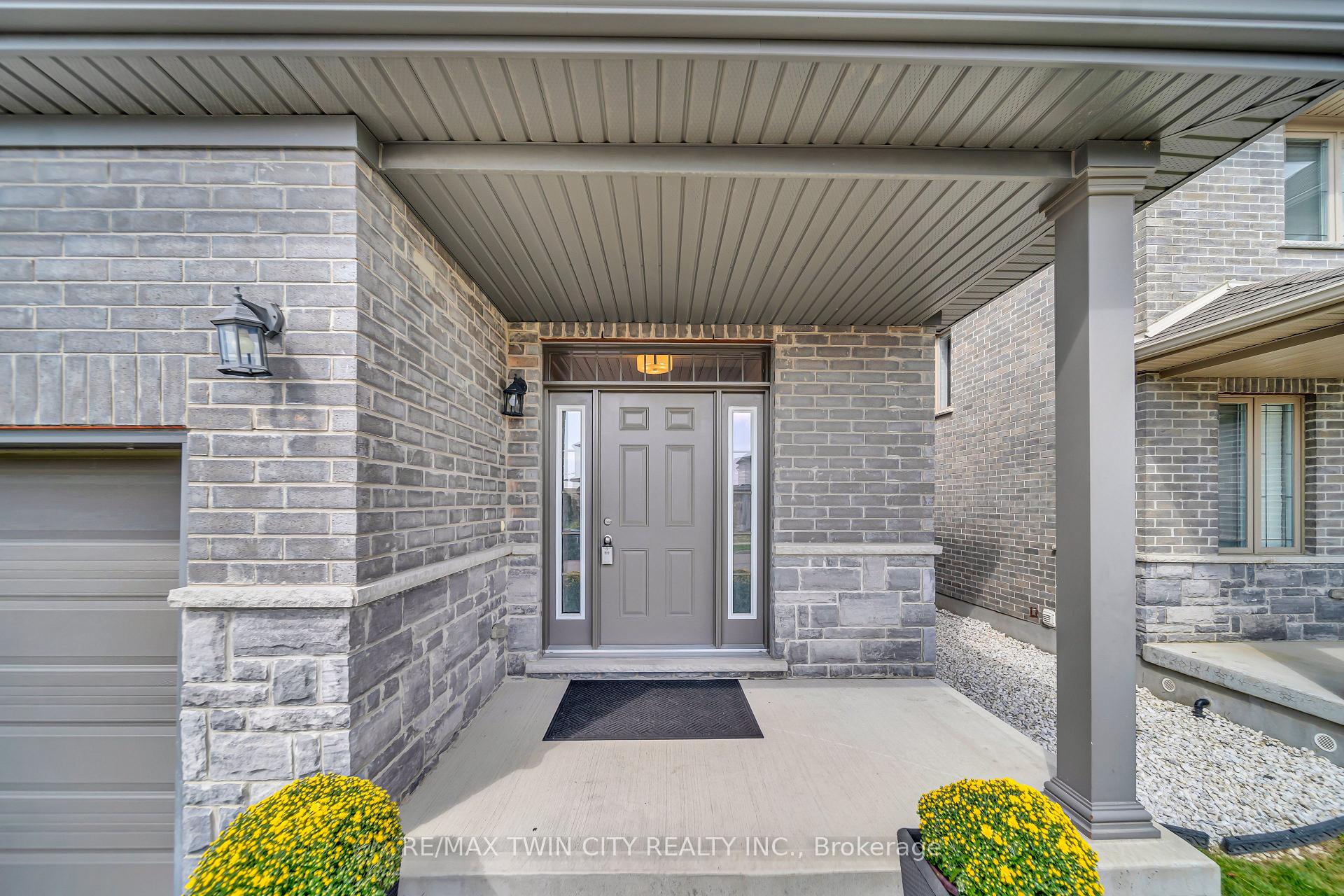 Photo 2 of 536 Landgren Court, Kitchener — HOMEH