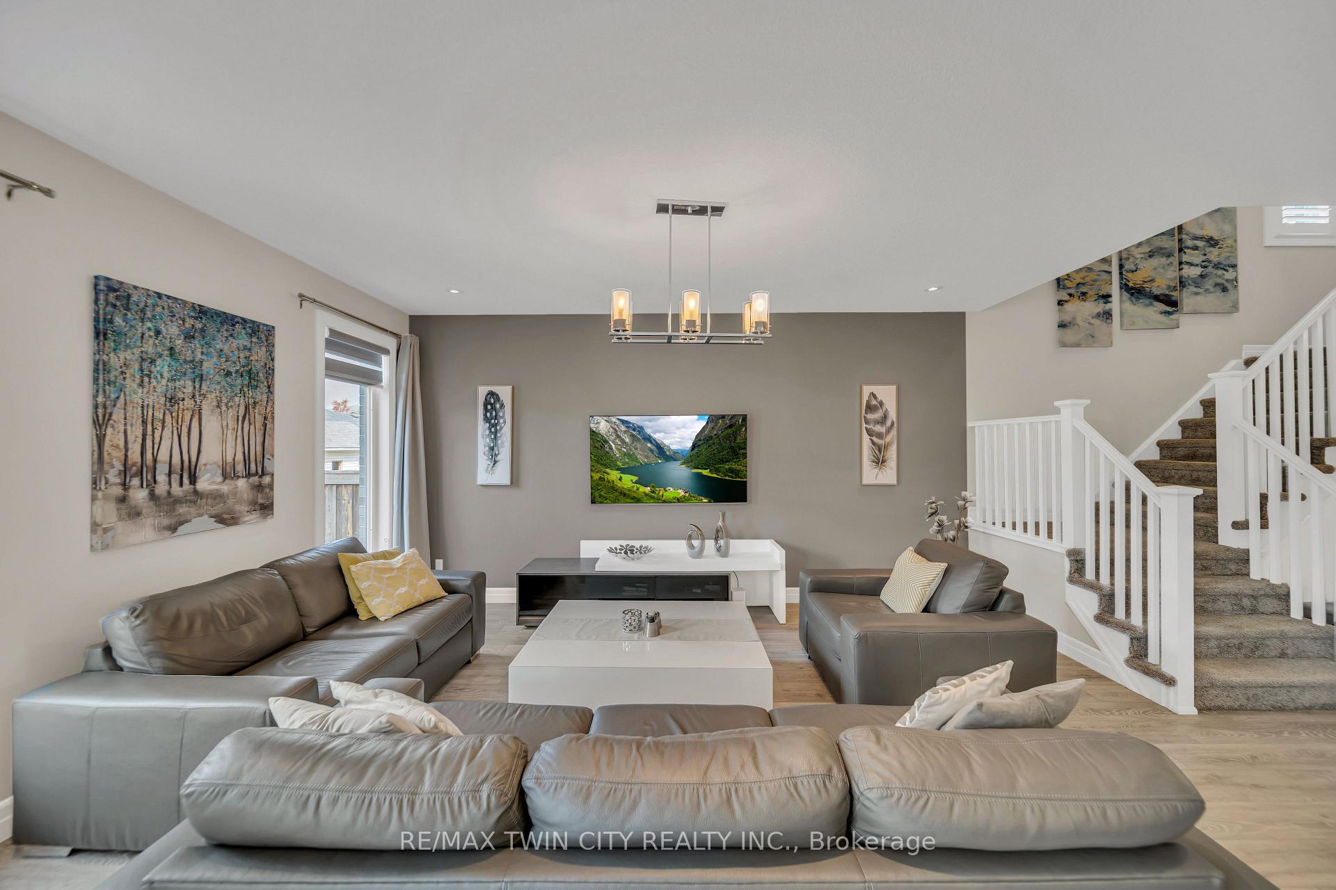 Photo 4 of 536 Landgren Court, Kitchener — HOMEH