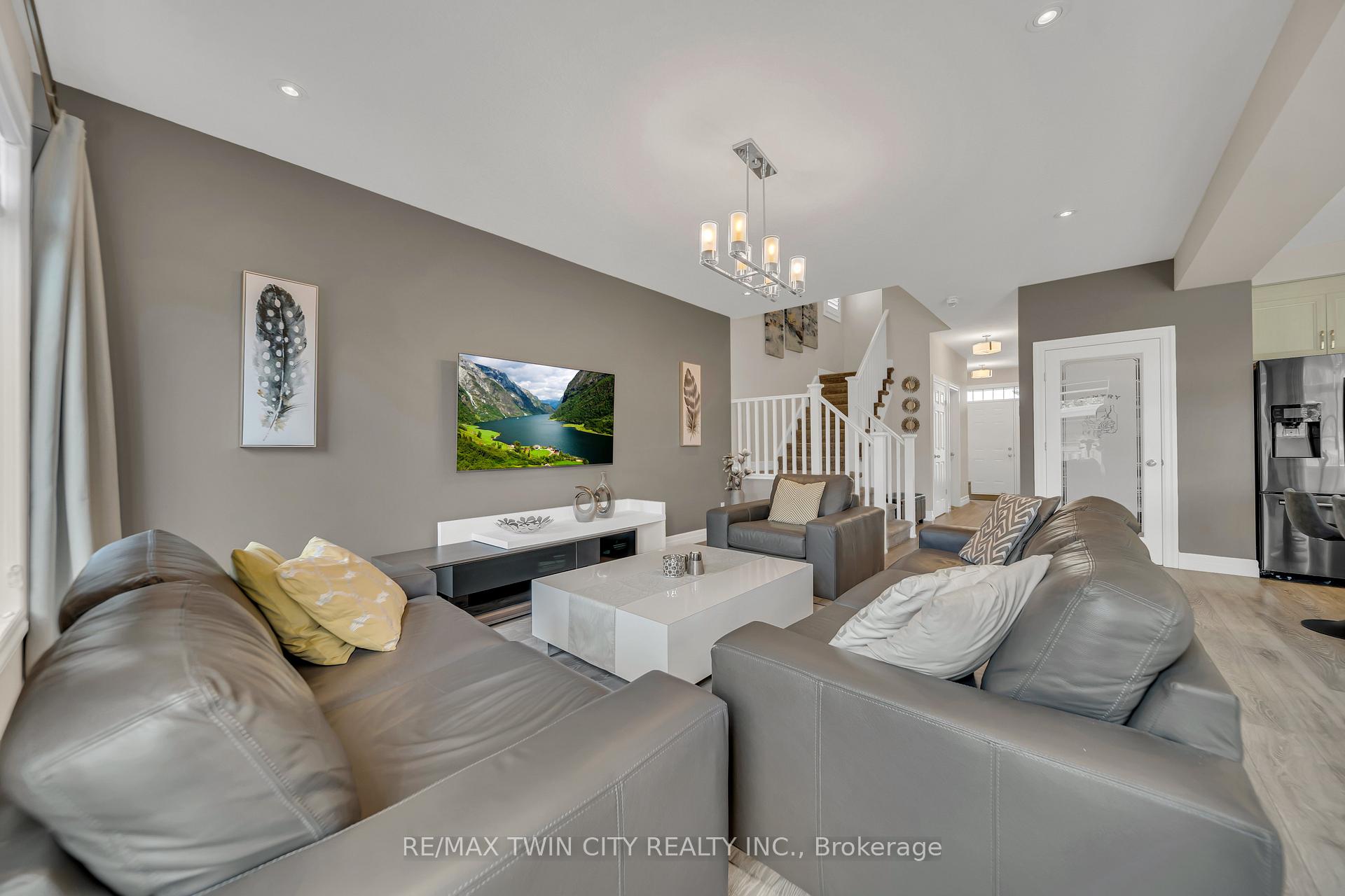 Photo 6 of 536 Landgren Court, Kitchener — HOMEH