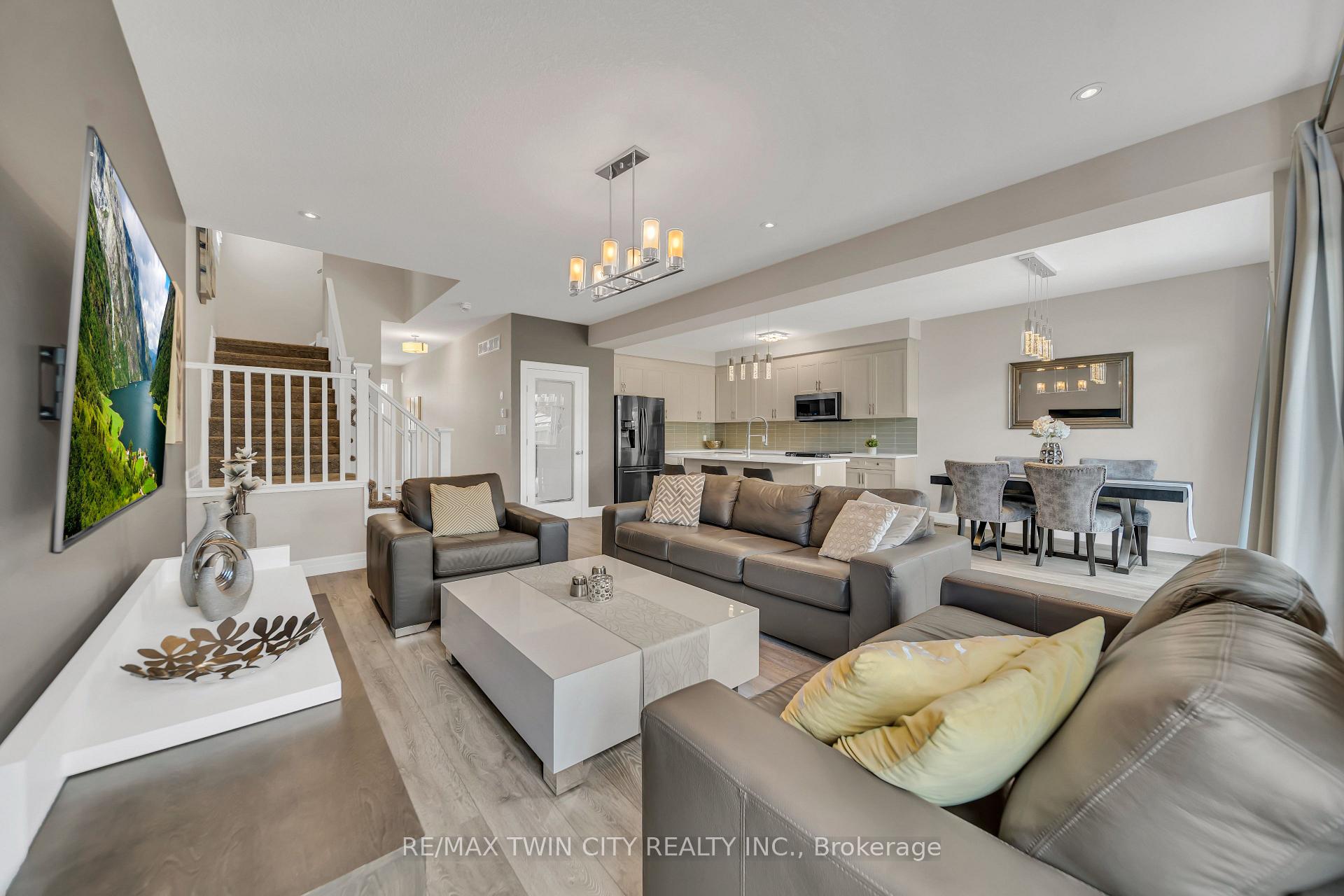 Photo 7 of 536 Landgren Court, Kitchener — HOMEH