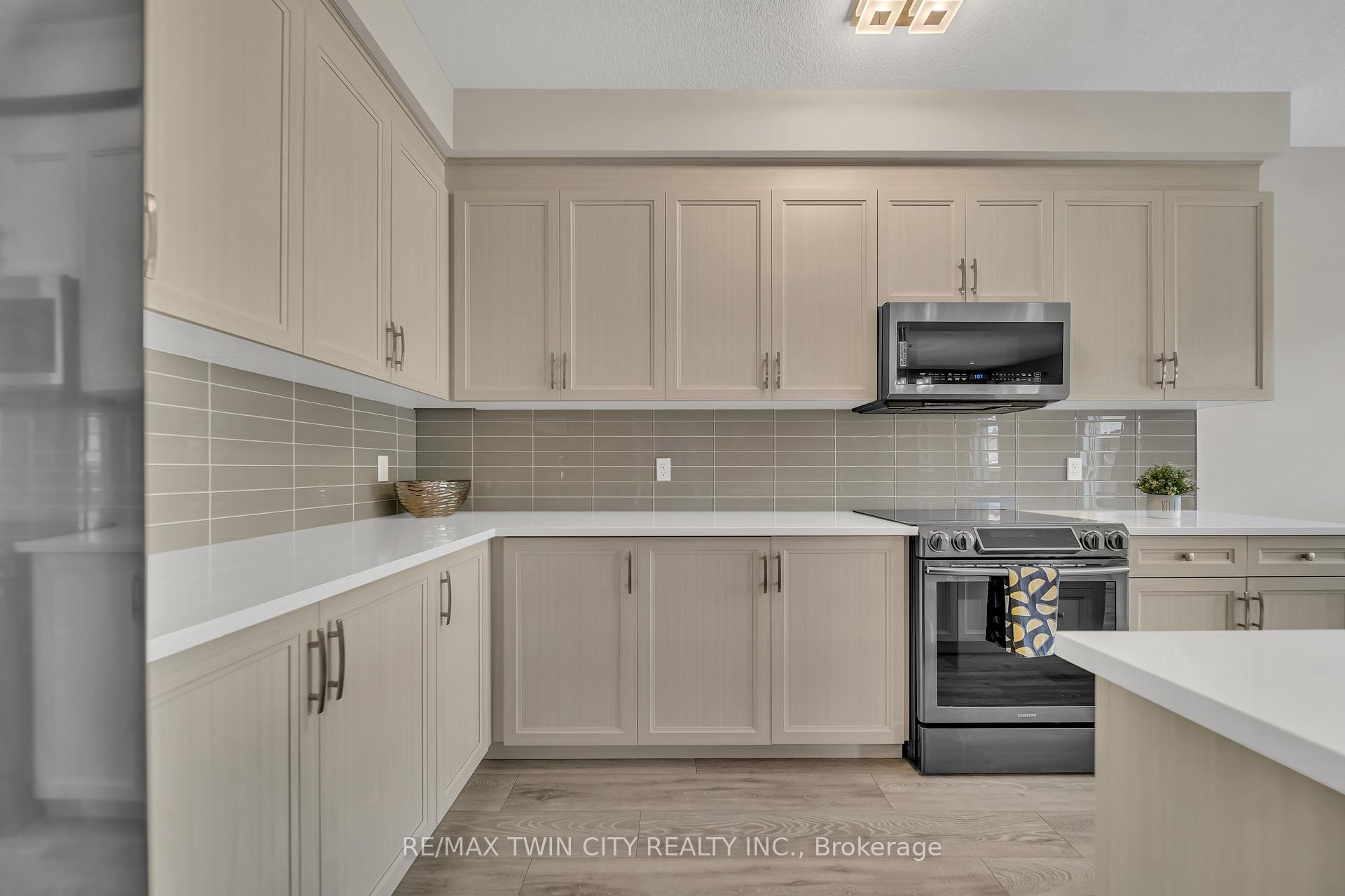 Photo 9 of 536 Landgren Court, Kitchener — HOMEH