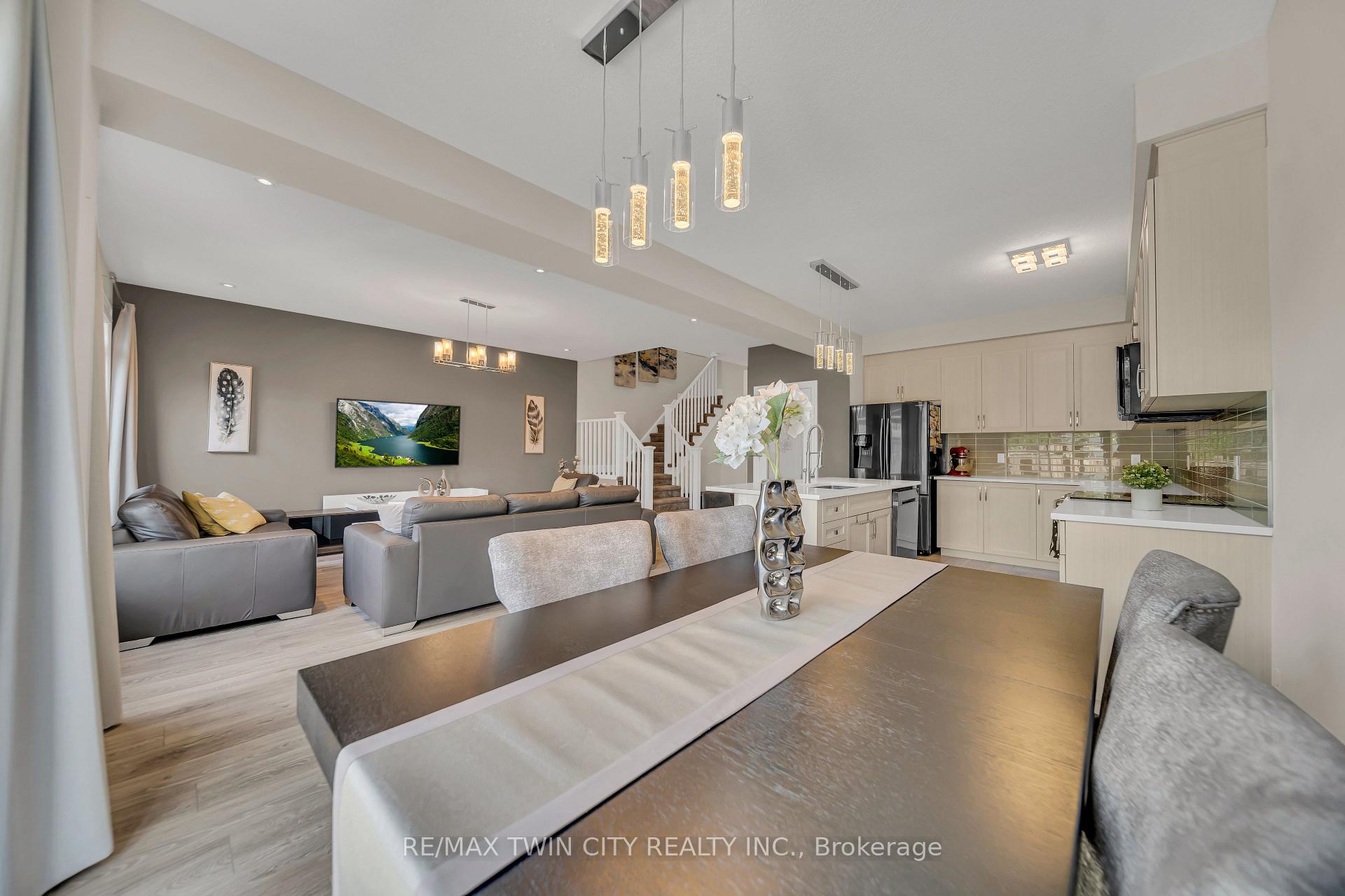 Photo 14 of 536 Landgren Court, Kitchener — HOMEH
