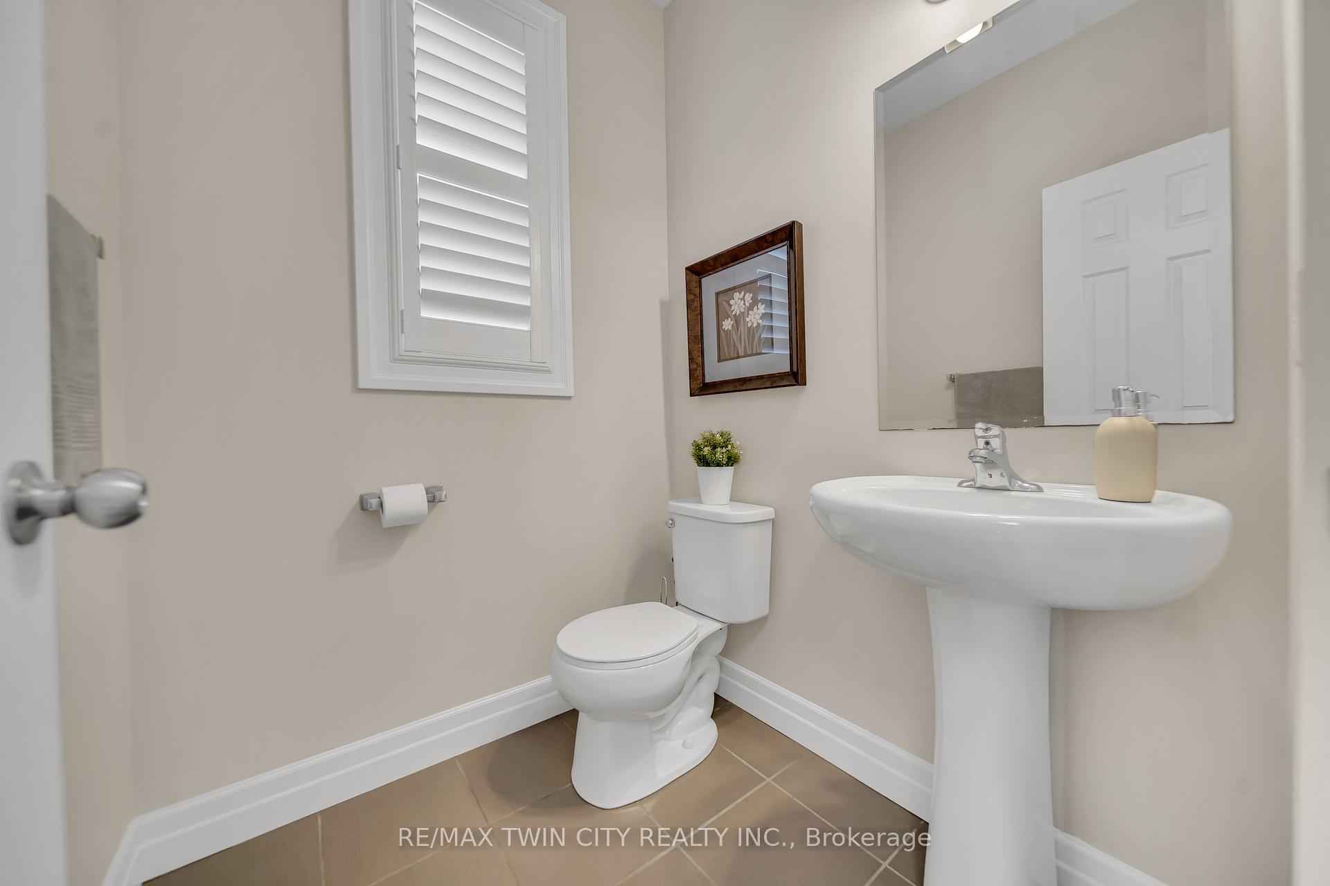 Photo 15 of 536 Landgren Court, Kitchener — HOMEH