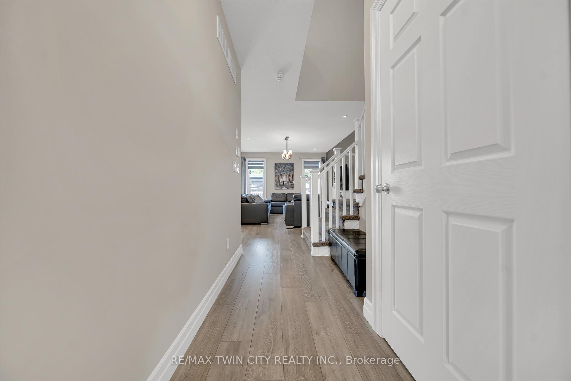 Photo 16 of 536 Landgren Court, Kitchener — HOMEH