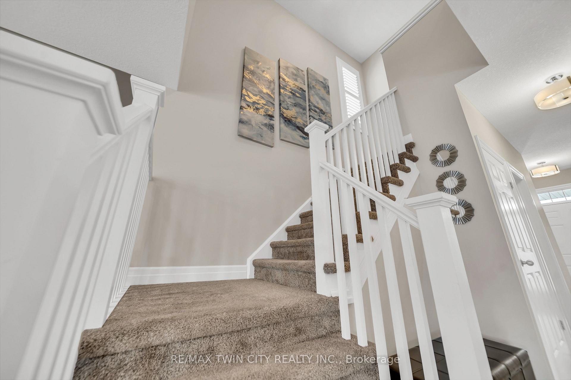 Photo 17 of 536 Landgren Court, Kitchener — HOMEH