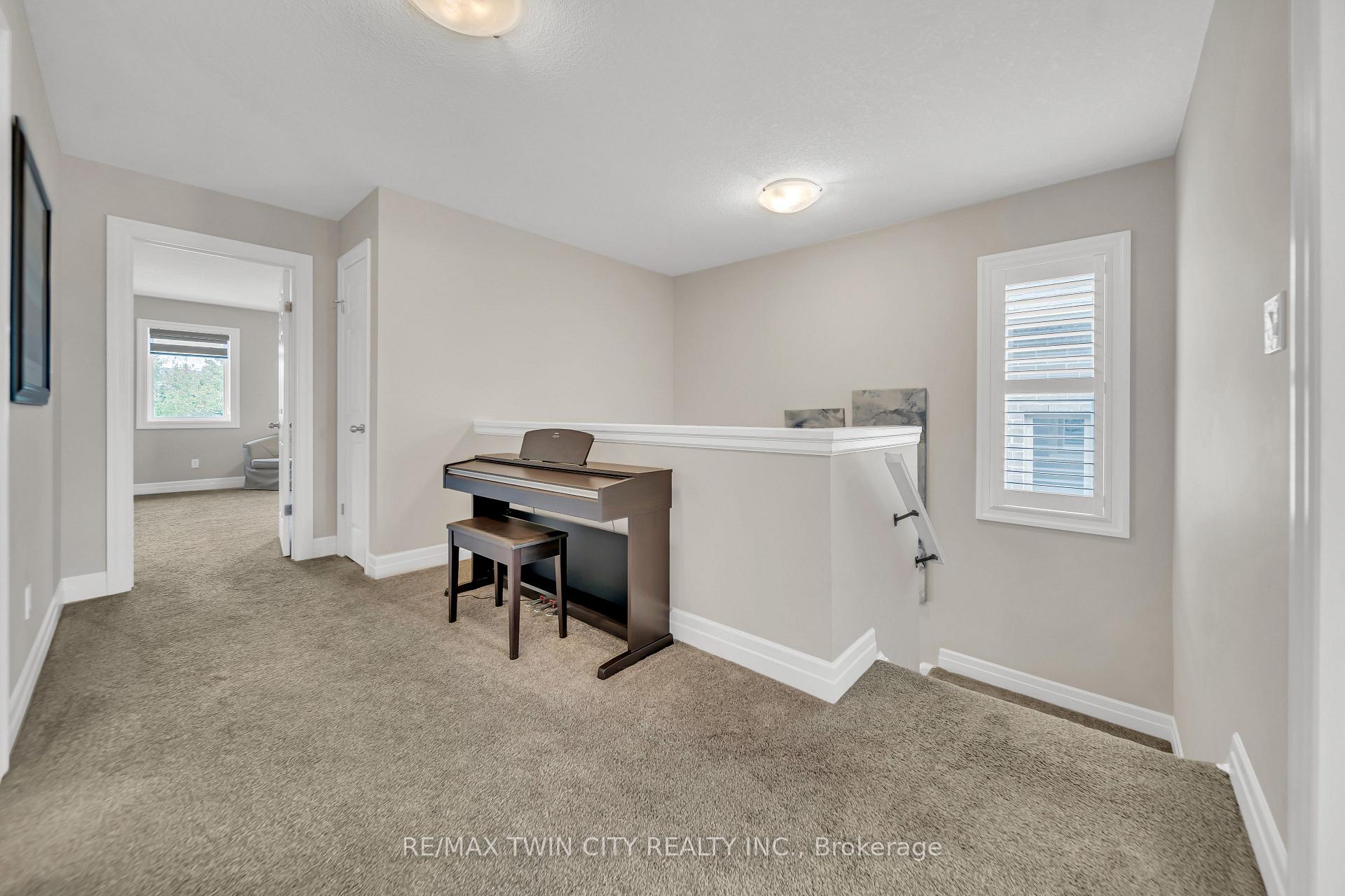 Photo 18 of 536 Landgren Court, Kitchener — HOMEH
