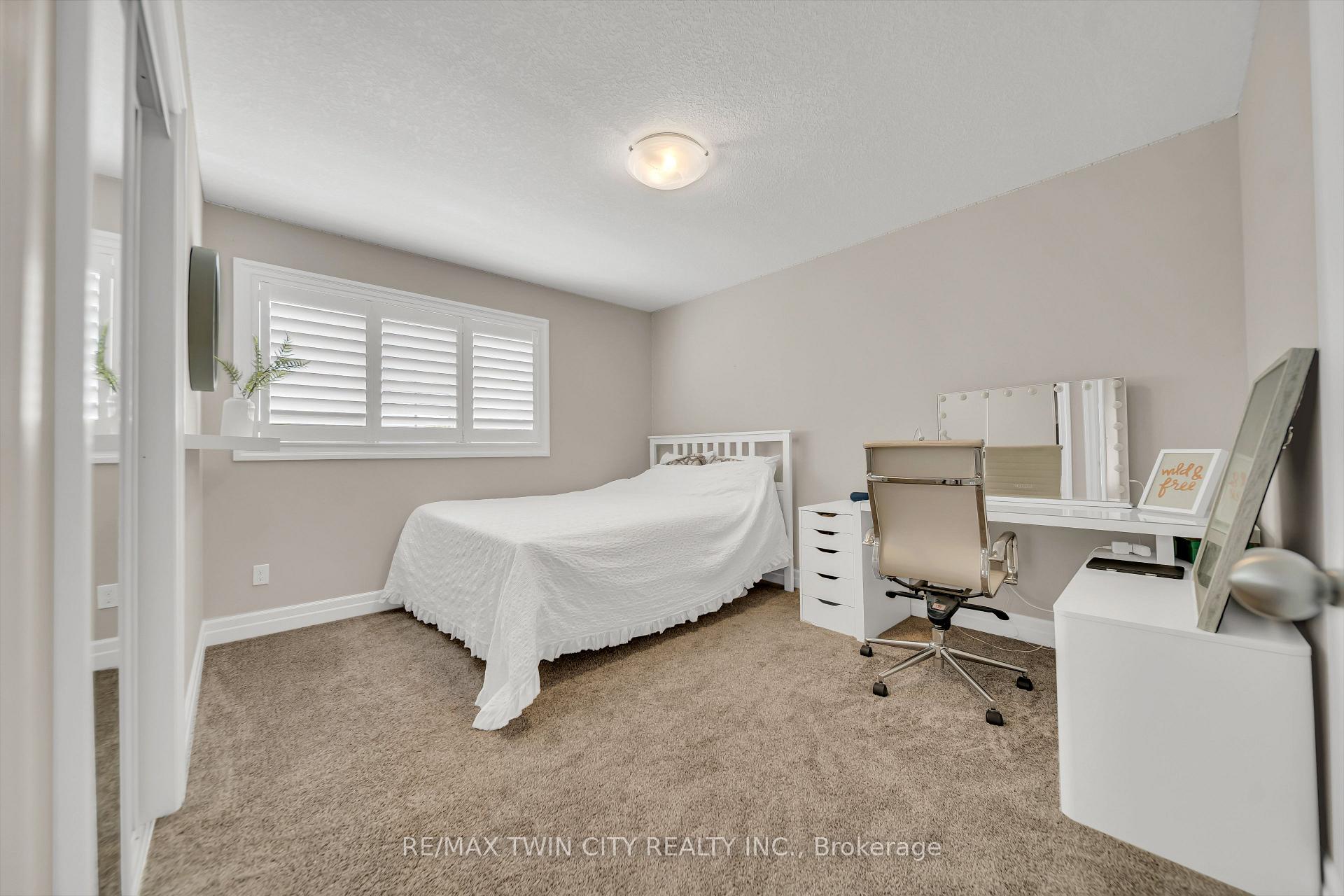 Photo 26 of 536 Landgren Court, Kitchener — HOMEH