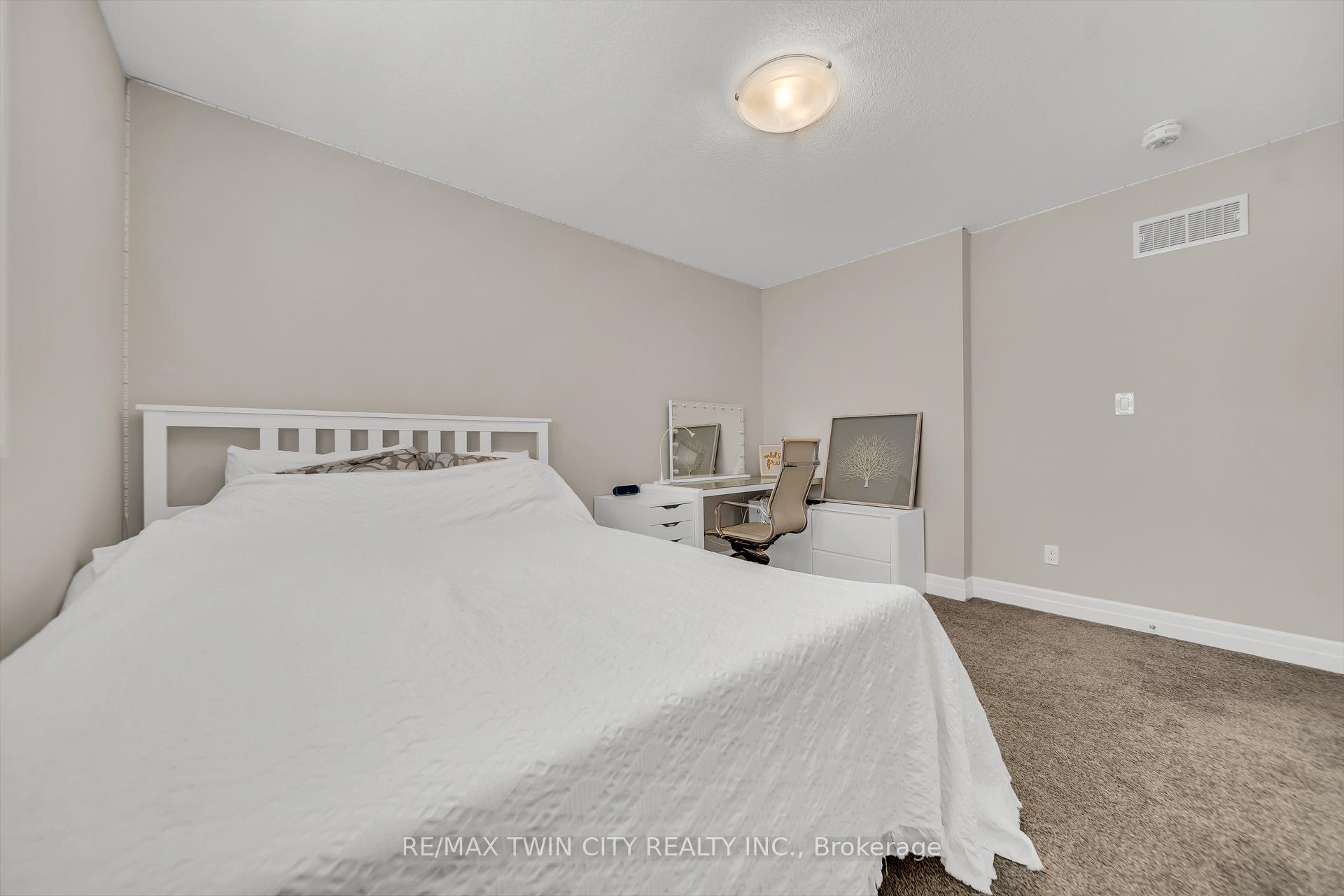 Photo 27 of 536 Landgren Court, Kitchener — HOMEH