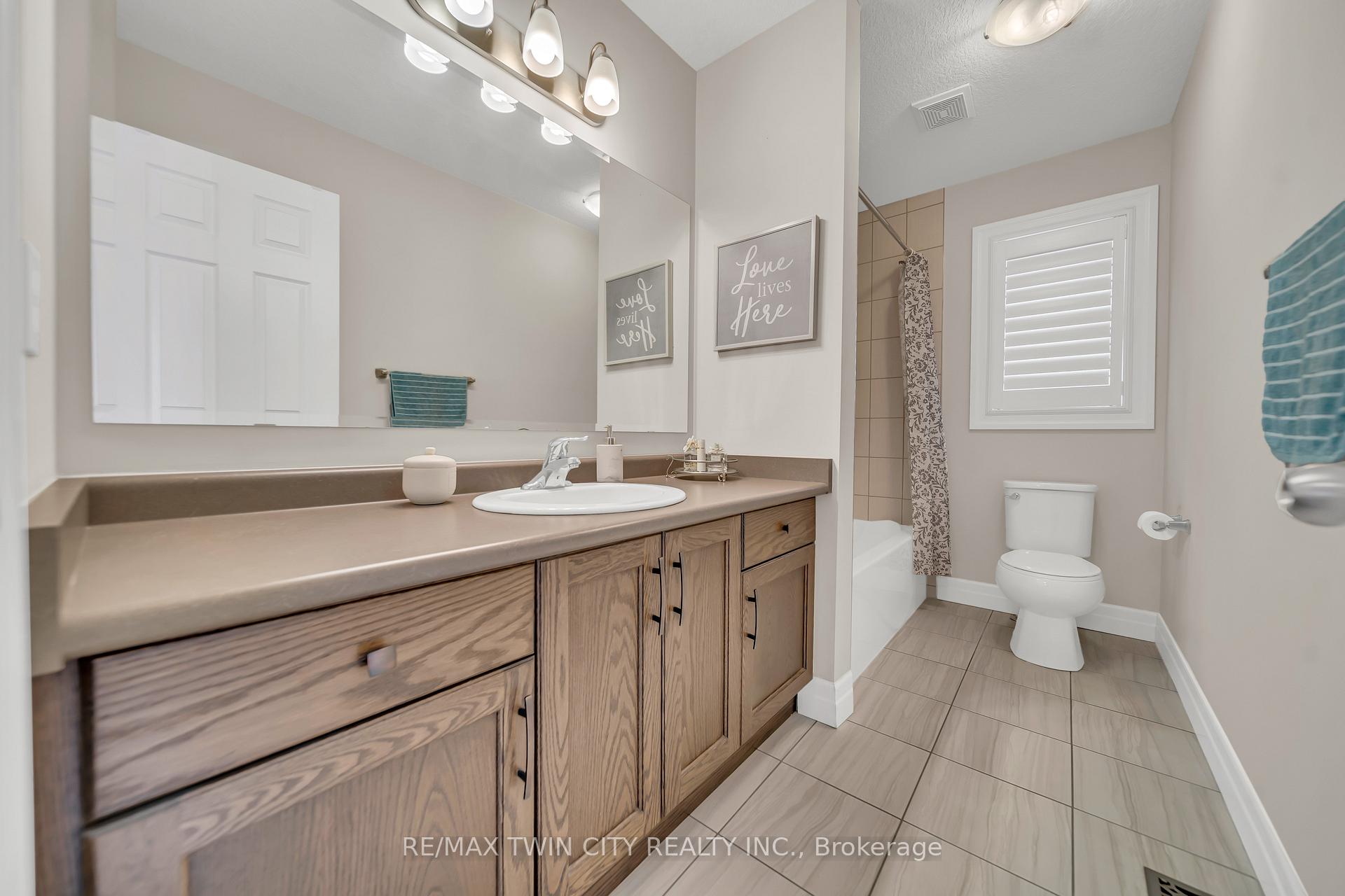 Photo 28 of 536 Landgren Court, Kitchener — HOMEH