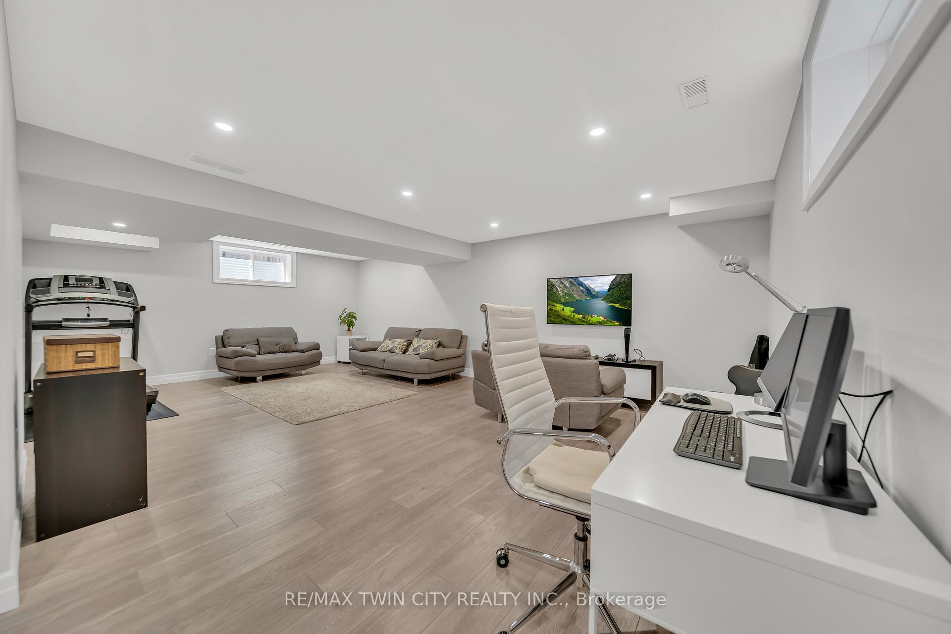 Photo 30 of 536 Landgren Court, Kitchener — HOMEH