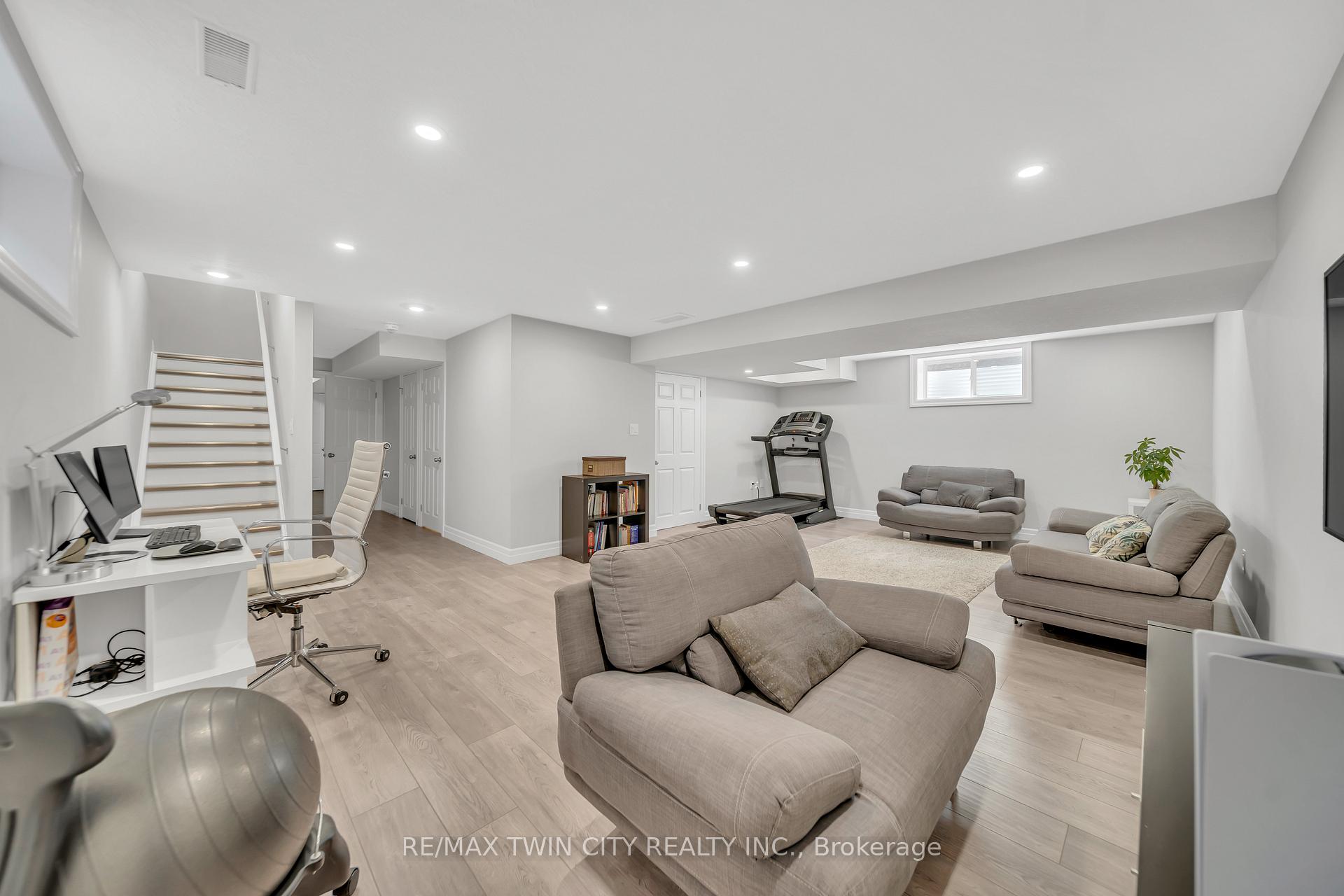 Photo 31 of 536 Landgren Court, Kitchener — HOMEH