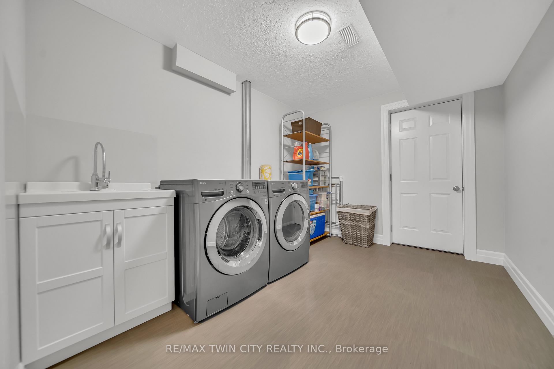 Photo 33 of 536 Landgren Court, Kitchener — HOMEH