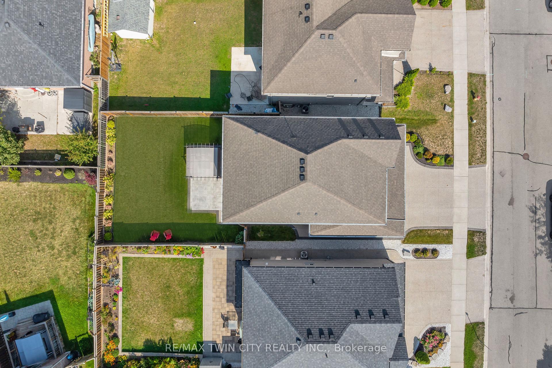 Photo 36 of 536 Landgren Court, Kitchener — HOMEH