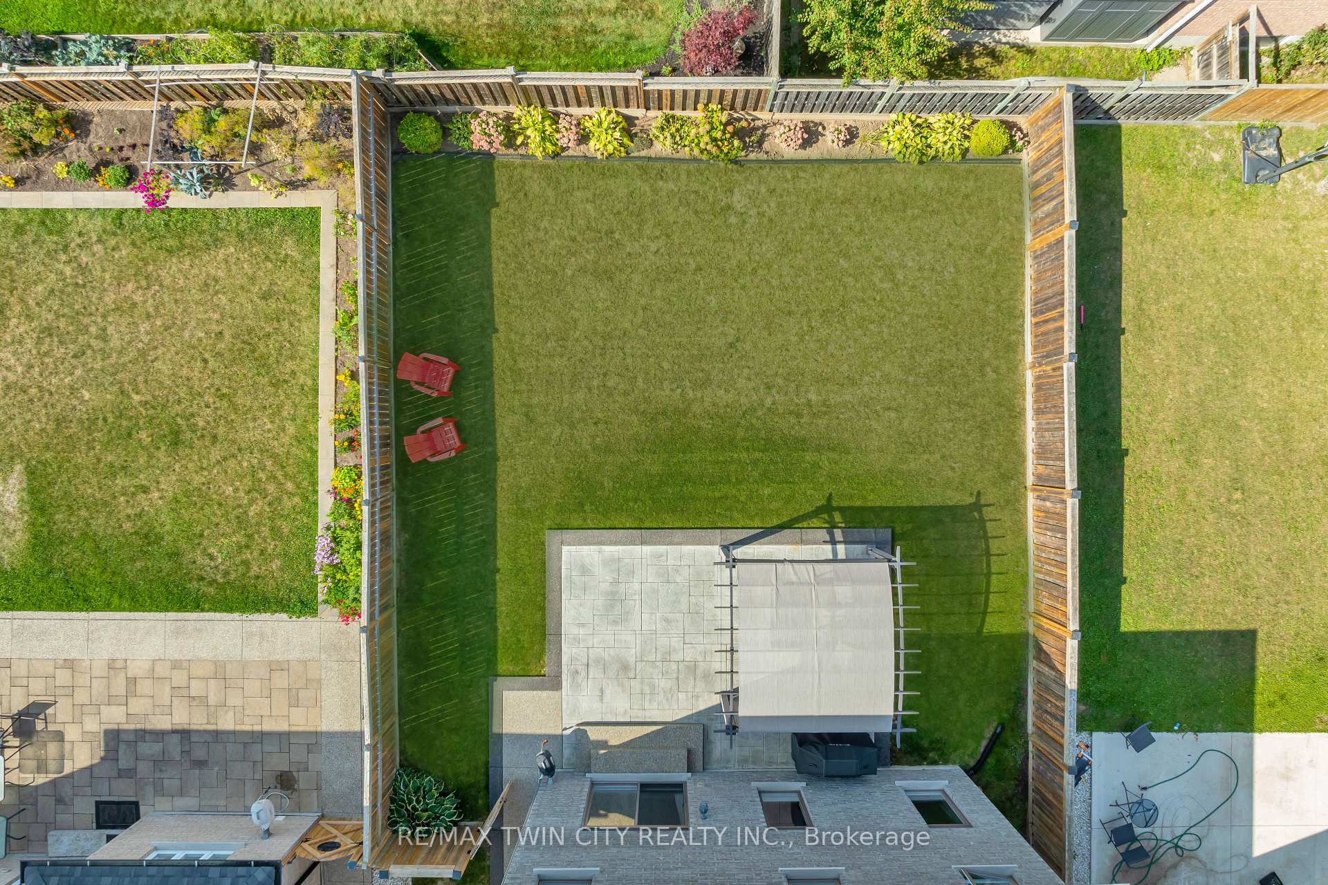 Photo 37 of 536 Landgren Court, Kitchener — HOMEH