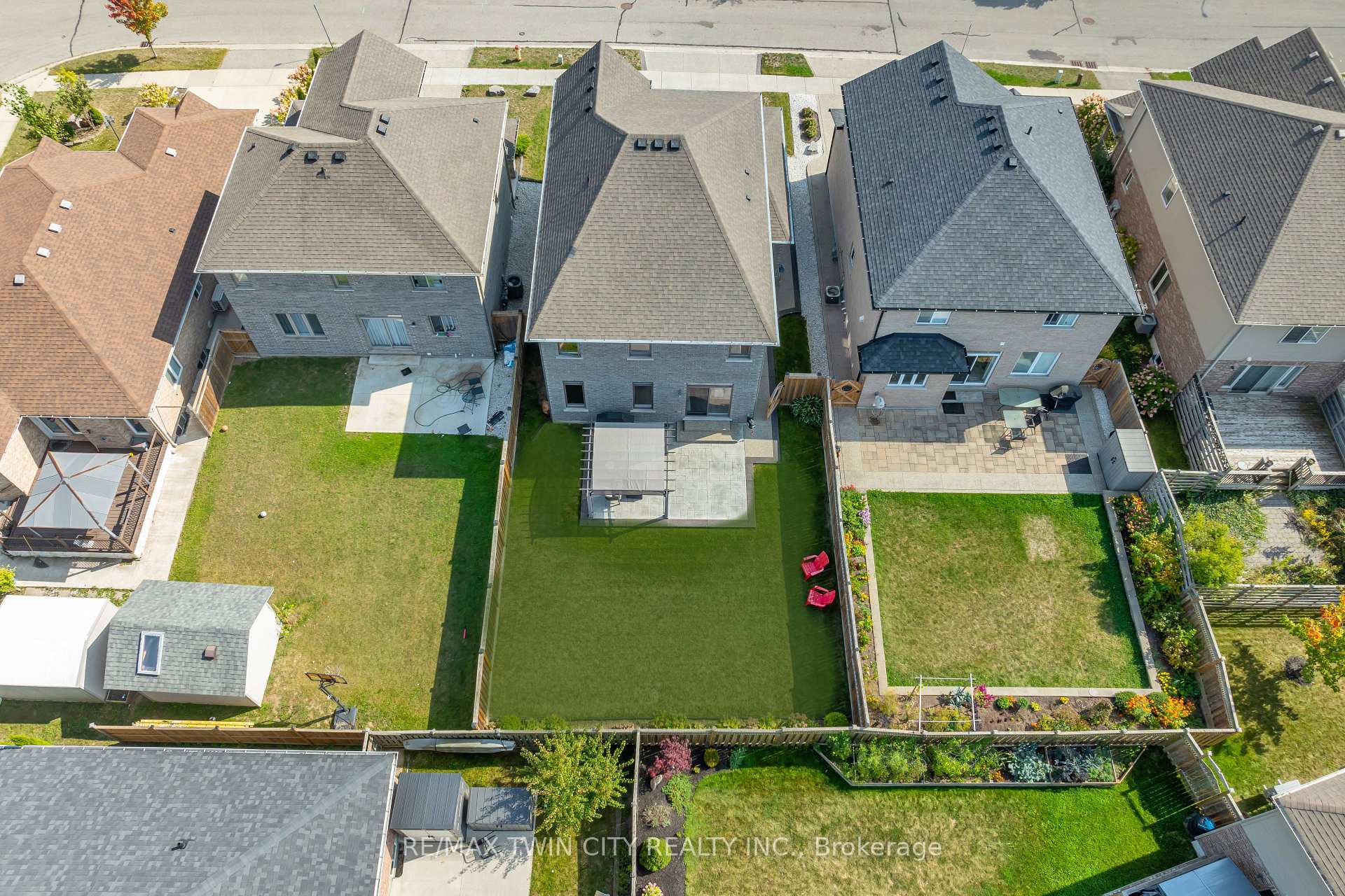 Photo 38 of 536 Landgren Court, Kitchener — HOMEH