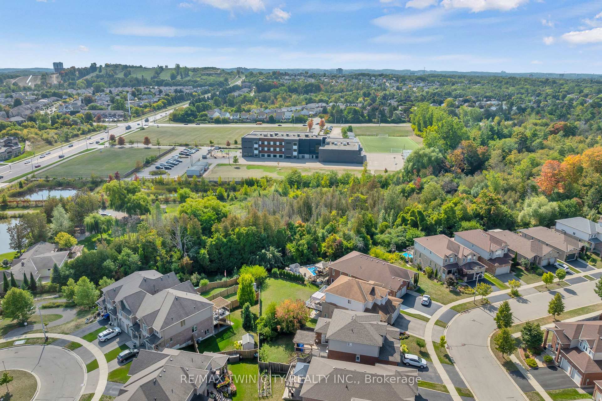 Photo 40 of 536 Landgren Court, Kitchener — HOMEH