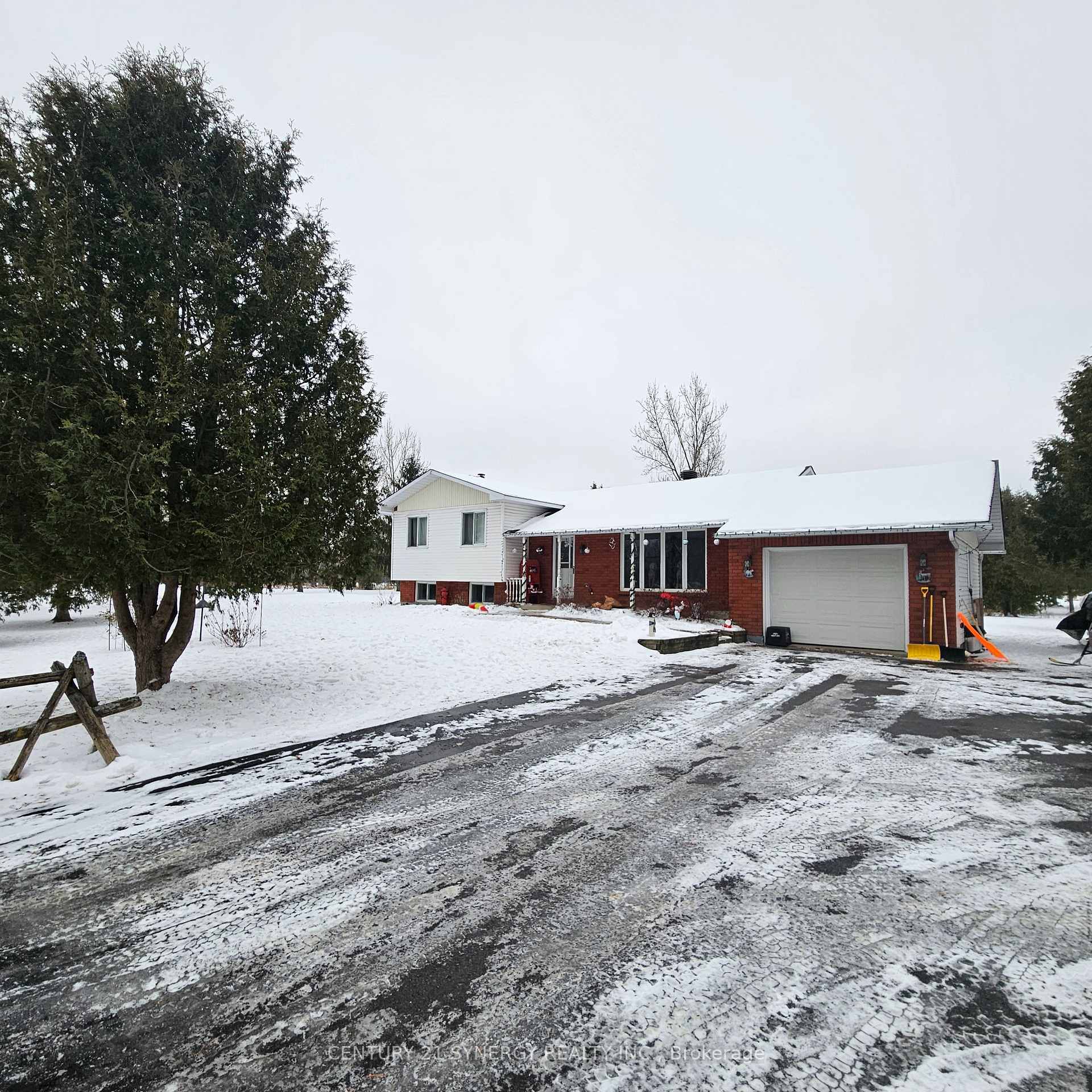 Photo 2 of 561 River Road, McNab/Braeside, Mcnab/Braeside Twps — HOMEH