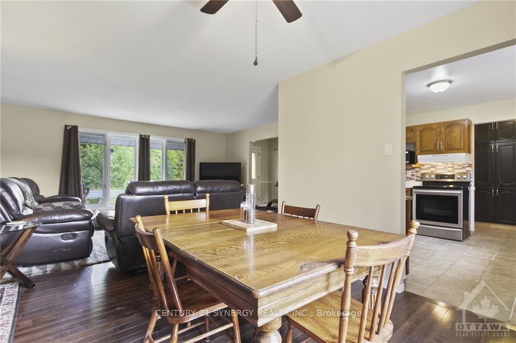 Photo 4 of 561 River Road, McNab/Braeside, Mcnab/Braeside Twps — HOMEH