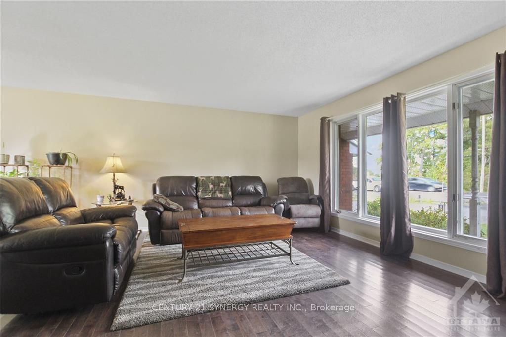 Photo 5 of 561 River Road, McNab/Braeside, Mcnab/Braeside Twps — HOMEH