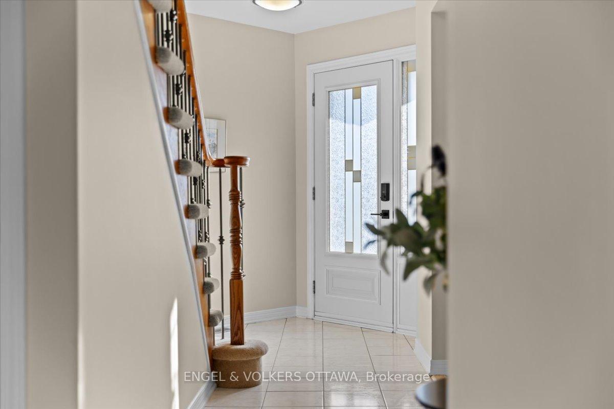 Photo 2 of 43 Weslock Way, Ottawa, Kanata - Kanata Lakes/Heritage Hills — HOMEH