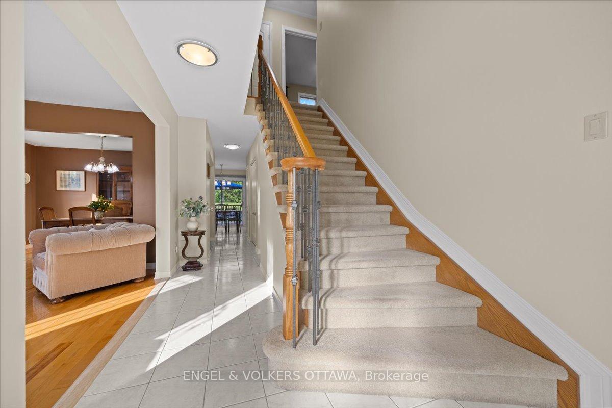 Photo 3 of 43 Weslock Way, Ottawa, Kanata - Kanata Lakes/Heritage Hills — HOMEH