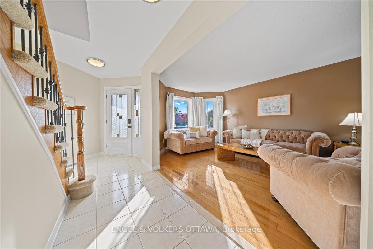 Photo 5 of 43 Weslock Way, Ottawa, Kanata - Kanata Lakes/Heritage Hills — HOMEH