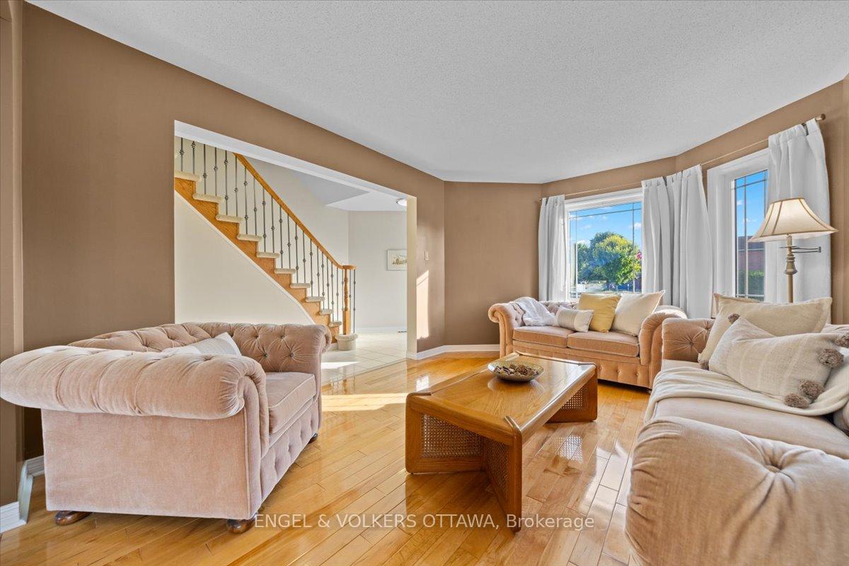 Photo 7 of 43 Weslock Way, Ottawa, Kanata - Kanata Lakes/Heritage Hills — HOMEH