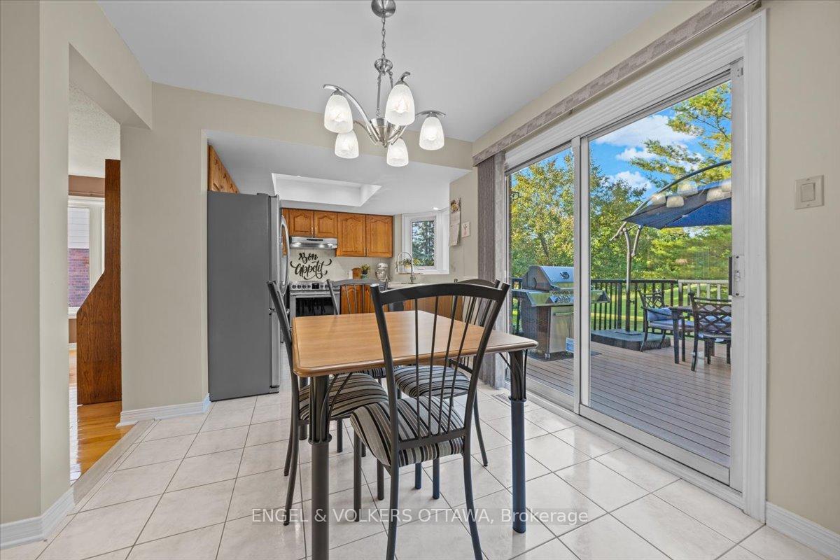 Photo 11 of 43 Weslock Way, Ottawa, Kanata - Kanata Lakes/Heritage Hills — HOMEH