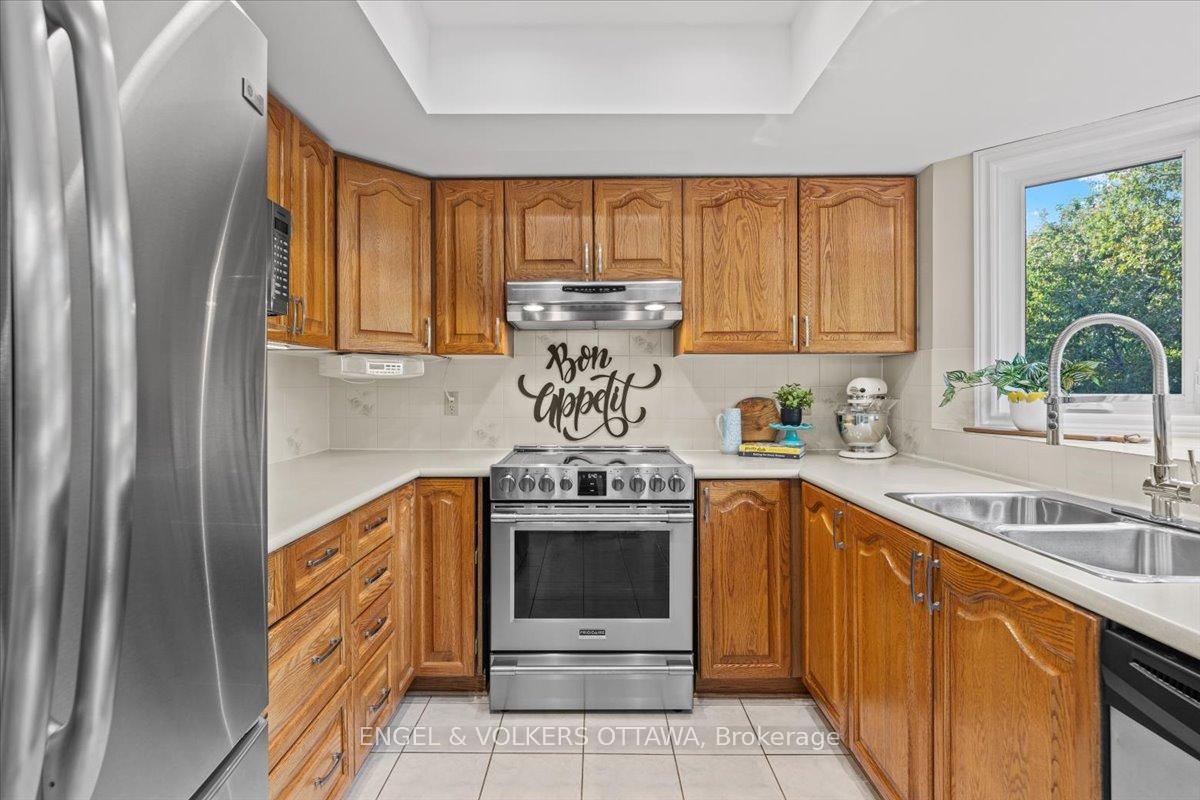 Photo 12 of 43 Weslock Way, Ottawa, Kanata - Kanata Lakes/Heritage Hills — HOMEH