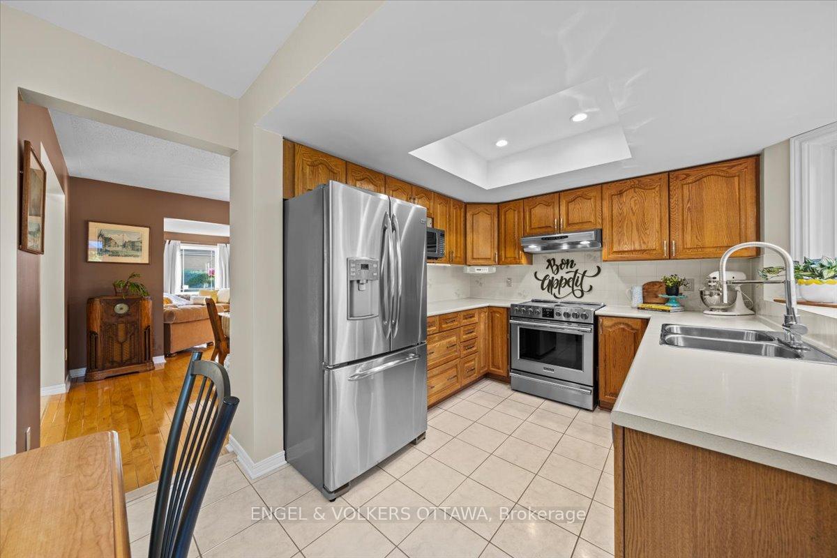 Photo 13 of 43 Weslock Way, Ottawa, Kanata - Kanata Lakes/Heritage Hills — HOMEH