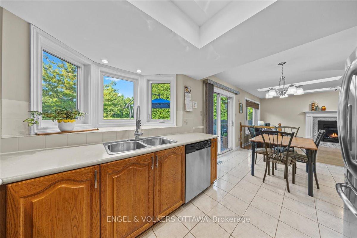 Photo 14 of 43 Weslock Way, Ottawa, Kanata - Kanata Lakes/Heritage Hills — HOMEH
