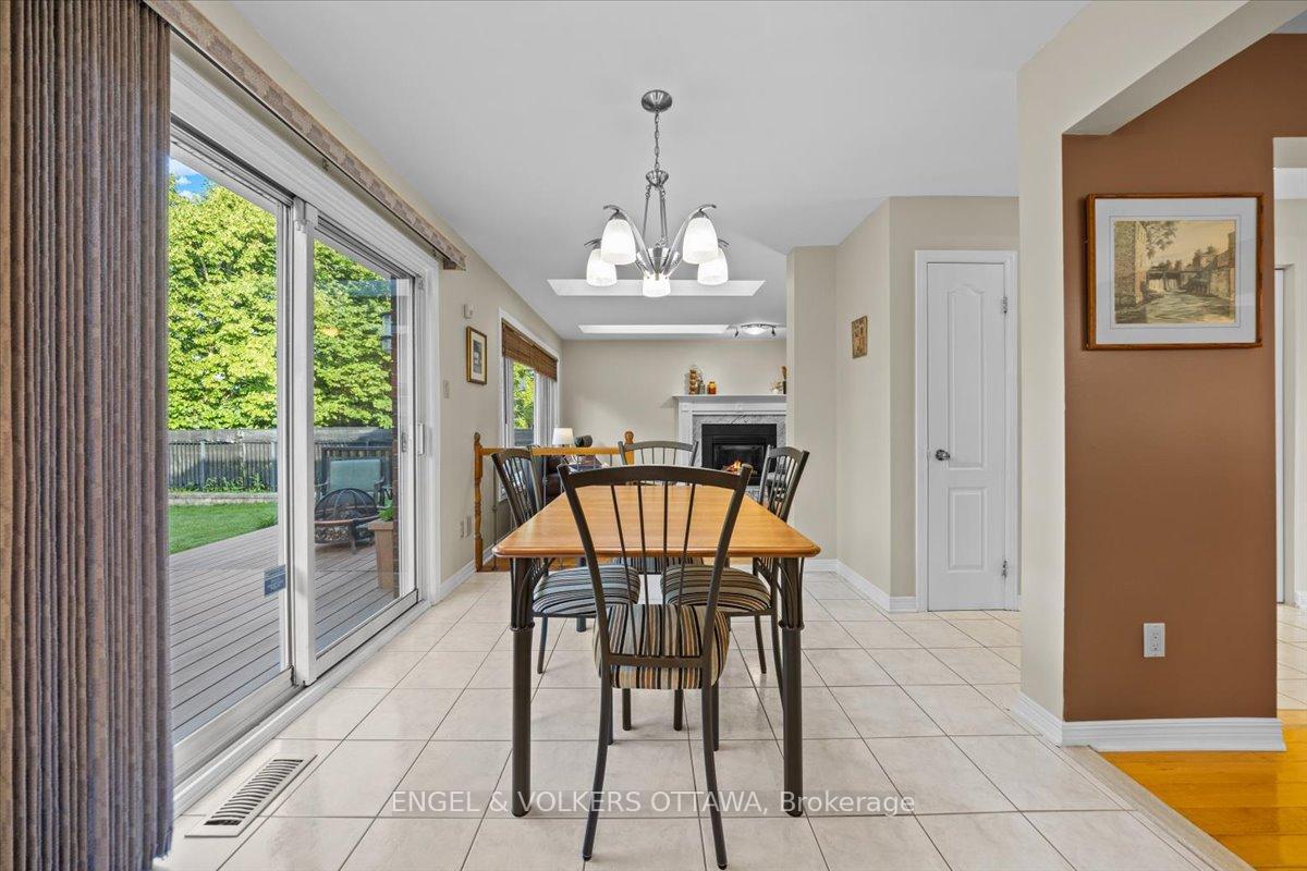 Photo 15 of 43 Weslock Way, Ottawa, Kanata - Kanata Lakes/Heritage Hills — HOMEH